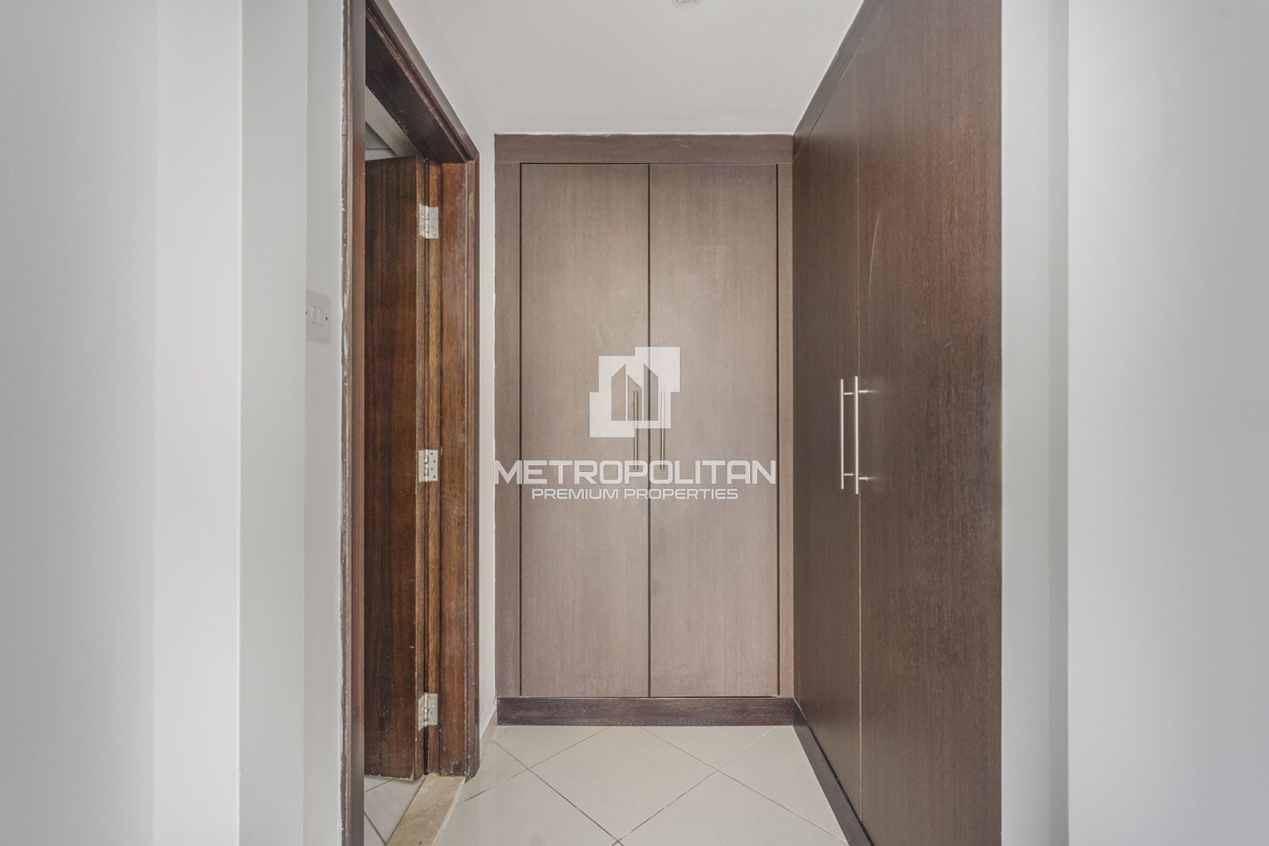 Fully upgraded 1BR | Vacant | Prime JLT Location