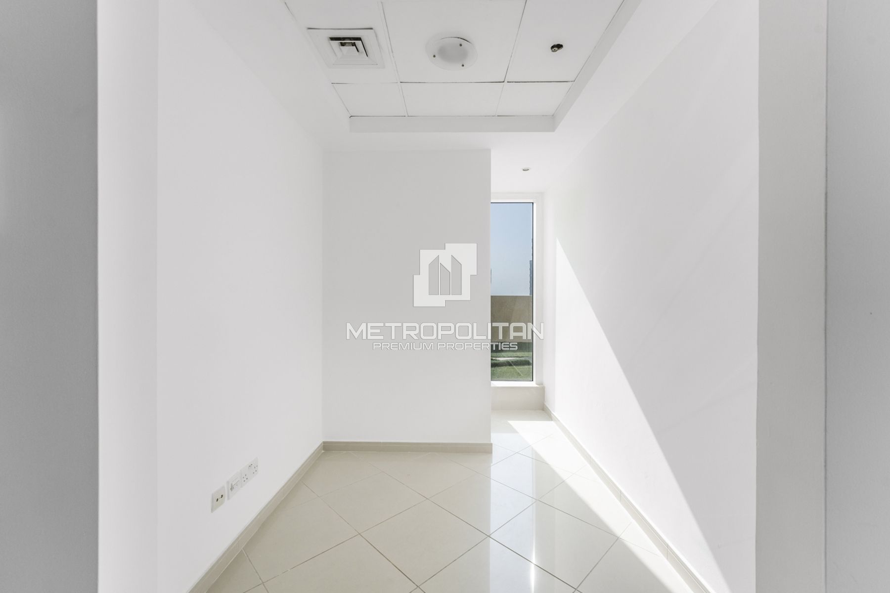 Fully upgraded 1BR | Vacant | Prime JLT Location