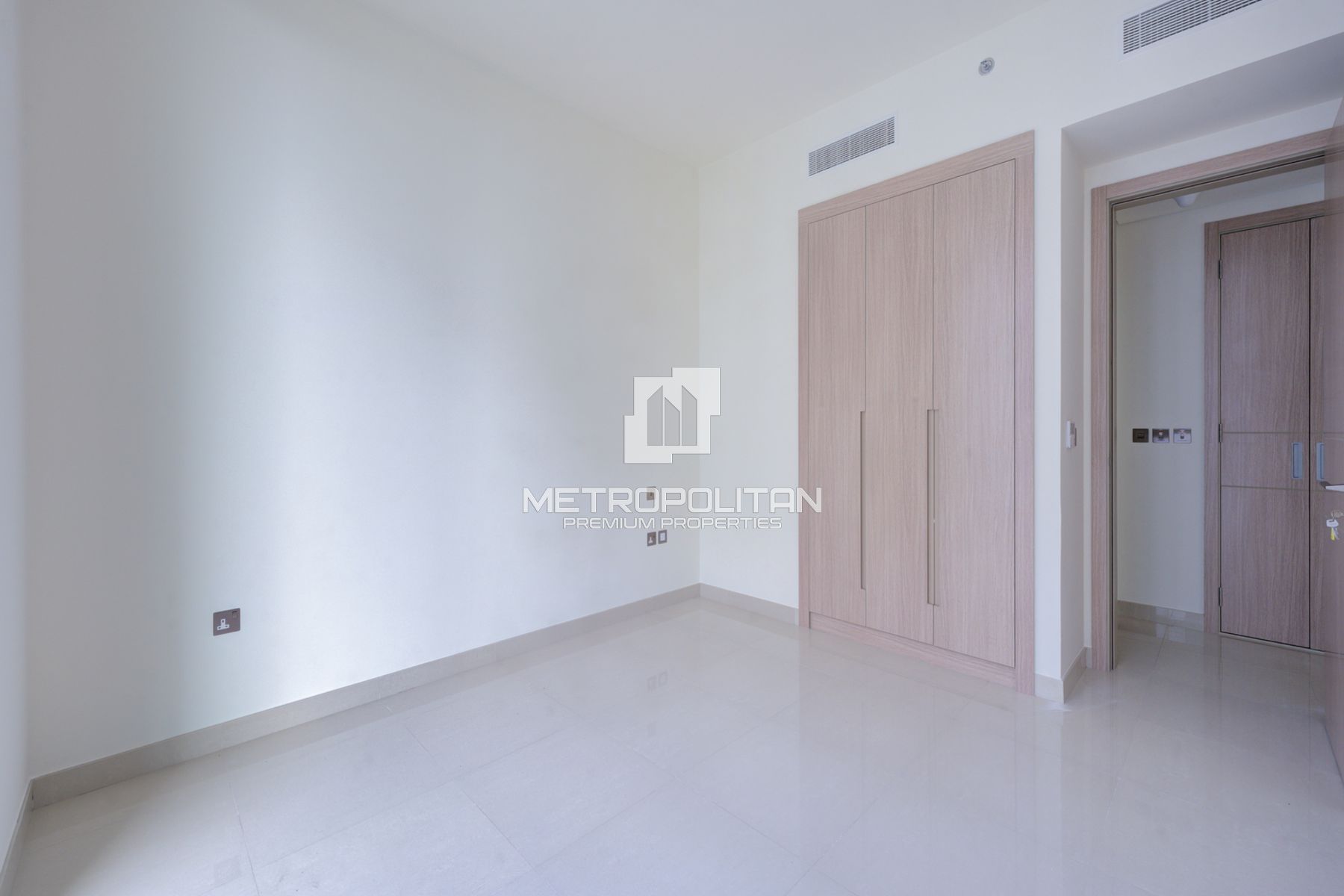 Bright 1BR in Central 1 | Beachfront Living