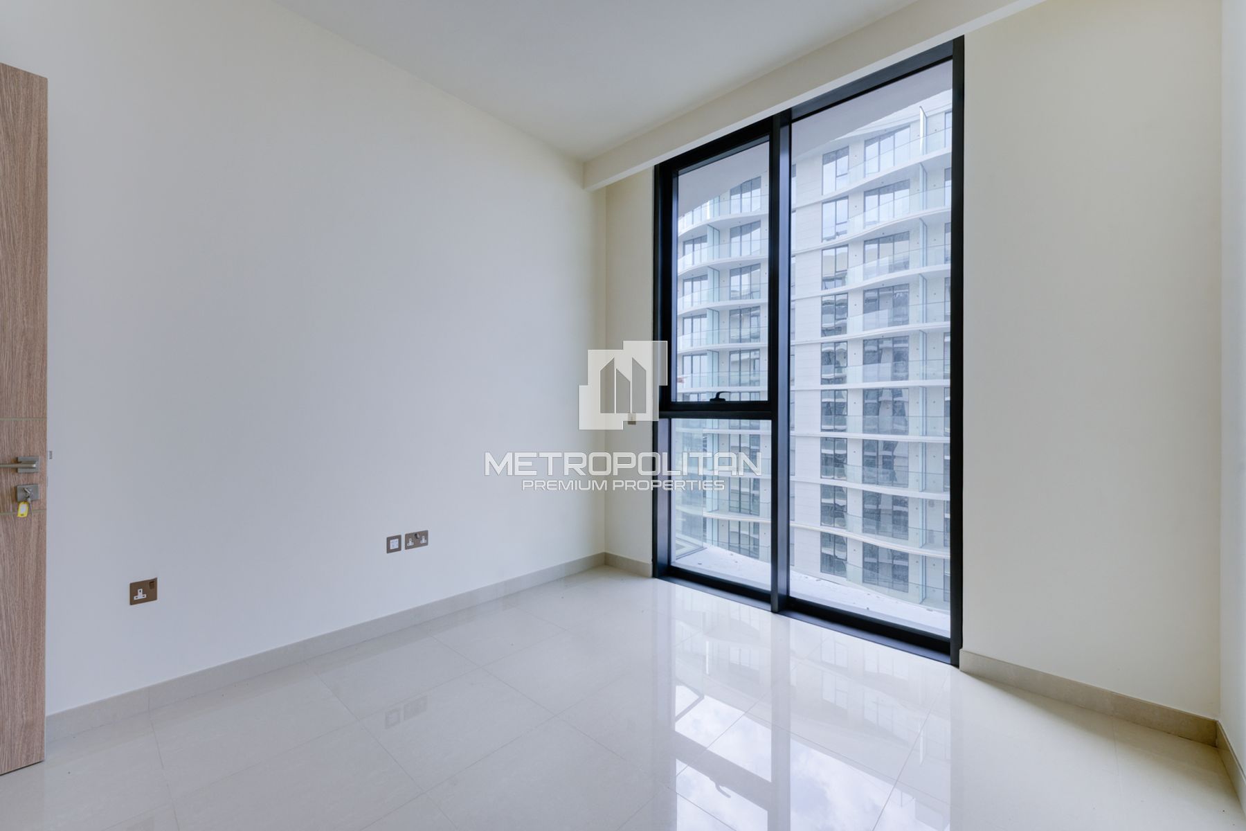 Bright 1BR in Central 1 | Beachfront Living