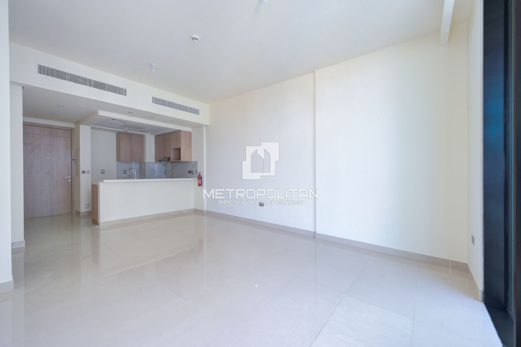 Bright 1BR in Central 1 | Beachfront Living