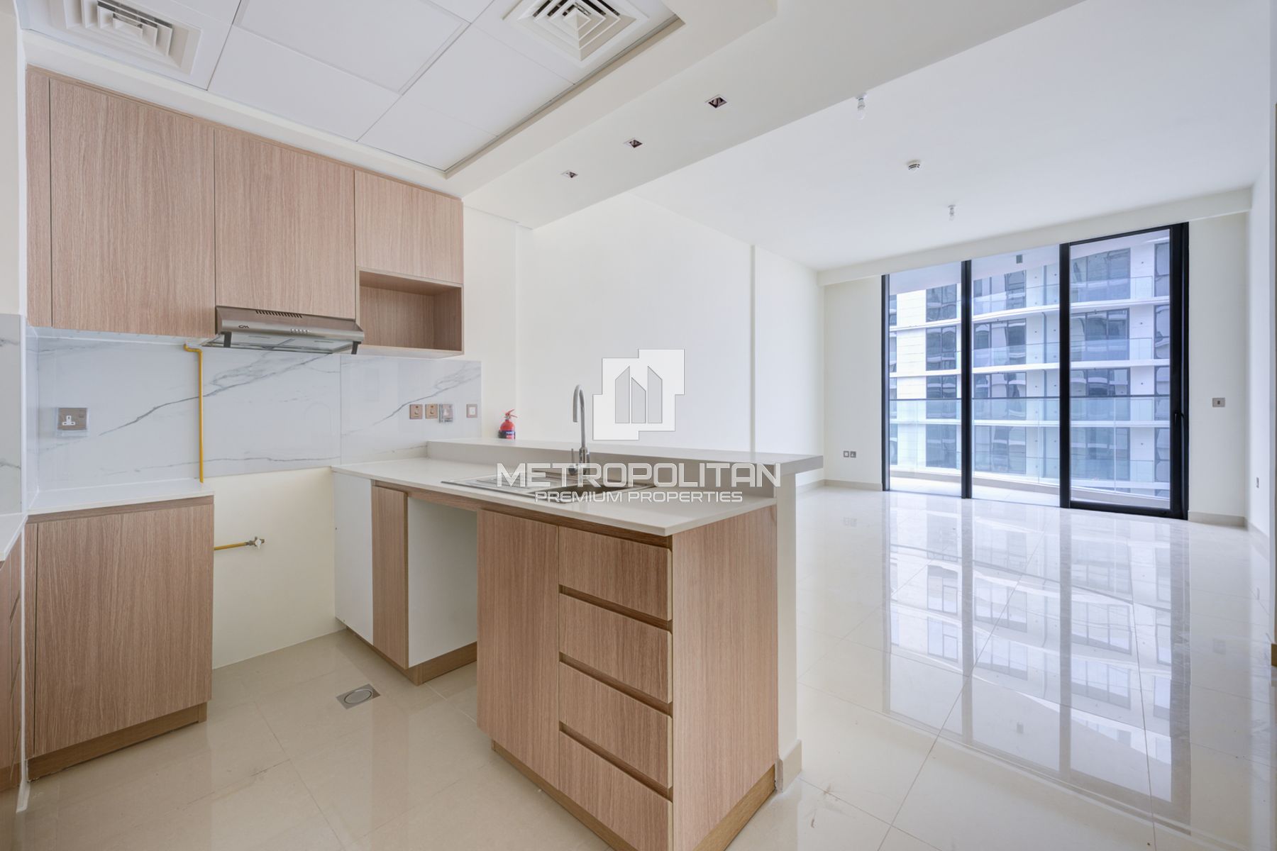 Bright 1BR in Central 1 | Beachfront Living