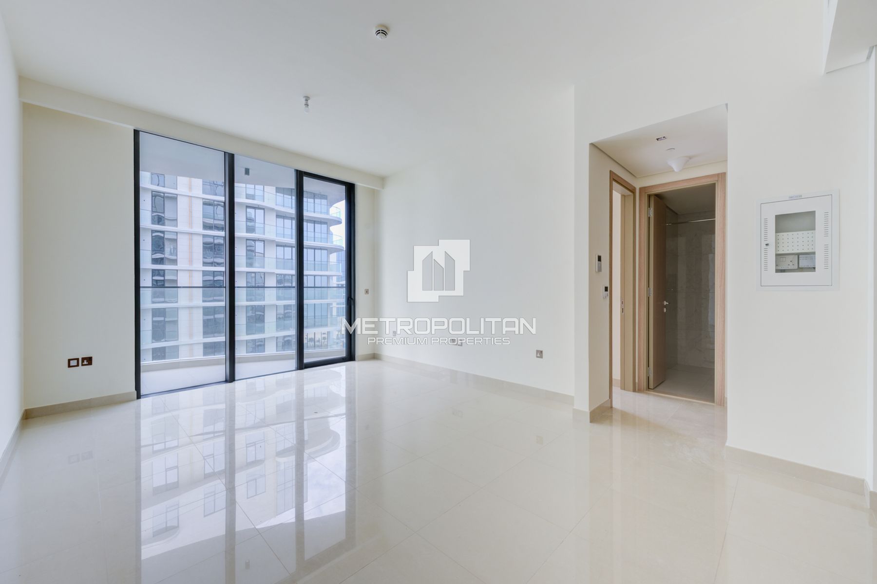 Bright 1BR in Central 1 | Beachfront Living