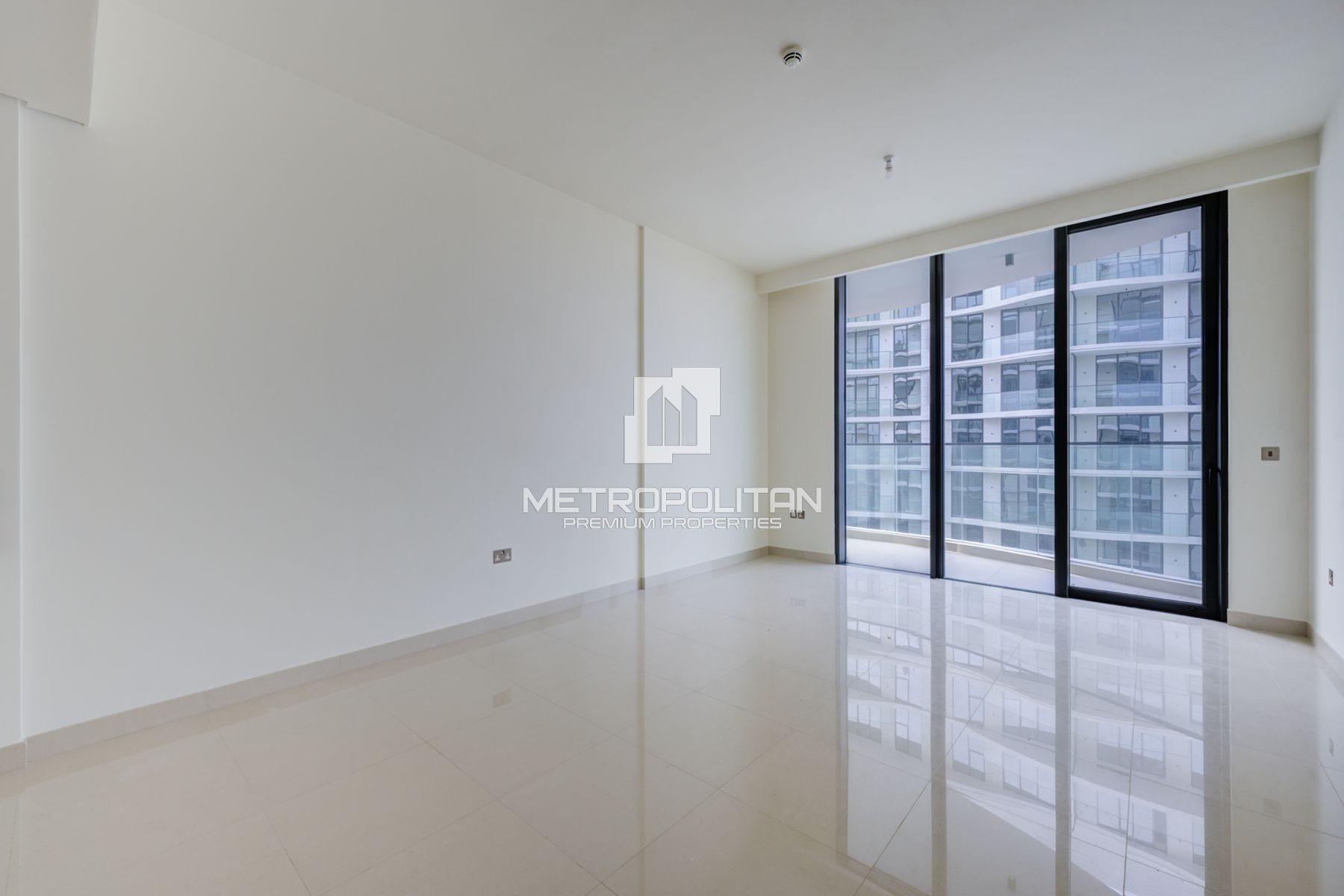 Bright 1BR in Central 1 | Beachfront Living