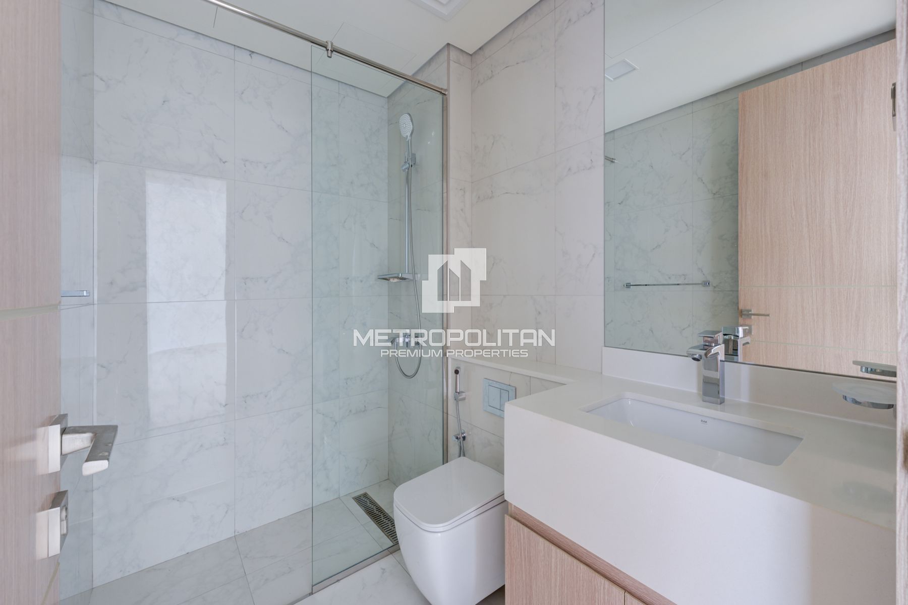 Bright 1BR in Central 1 | Beachfront Living