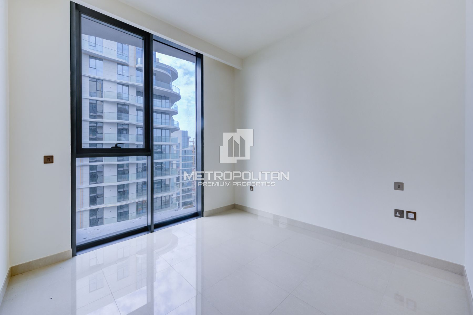 Bright 1BR in Central 1 | Beachfront Living