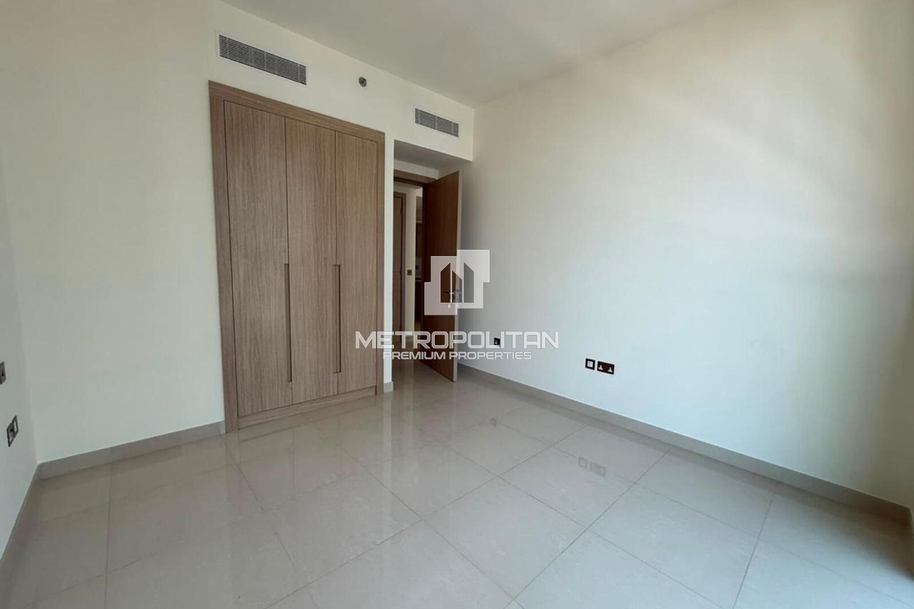 Bright 1BR in Central 1 | Beachfront Living