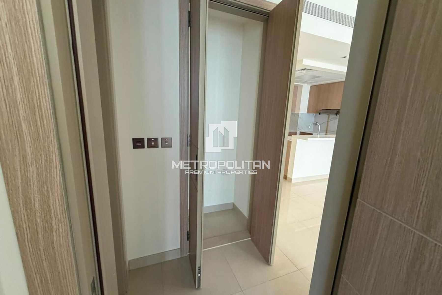 Bright 1BR in Central 1 | Beachfront Living