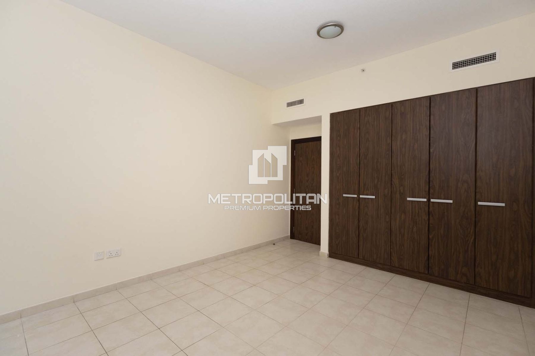 VASTU HOME | BRIGHT & AIRY | POOL VIEW | VACANT