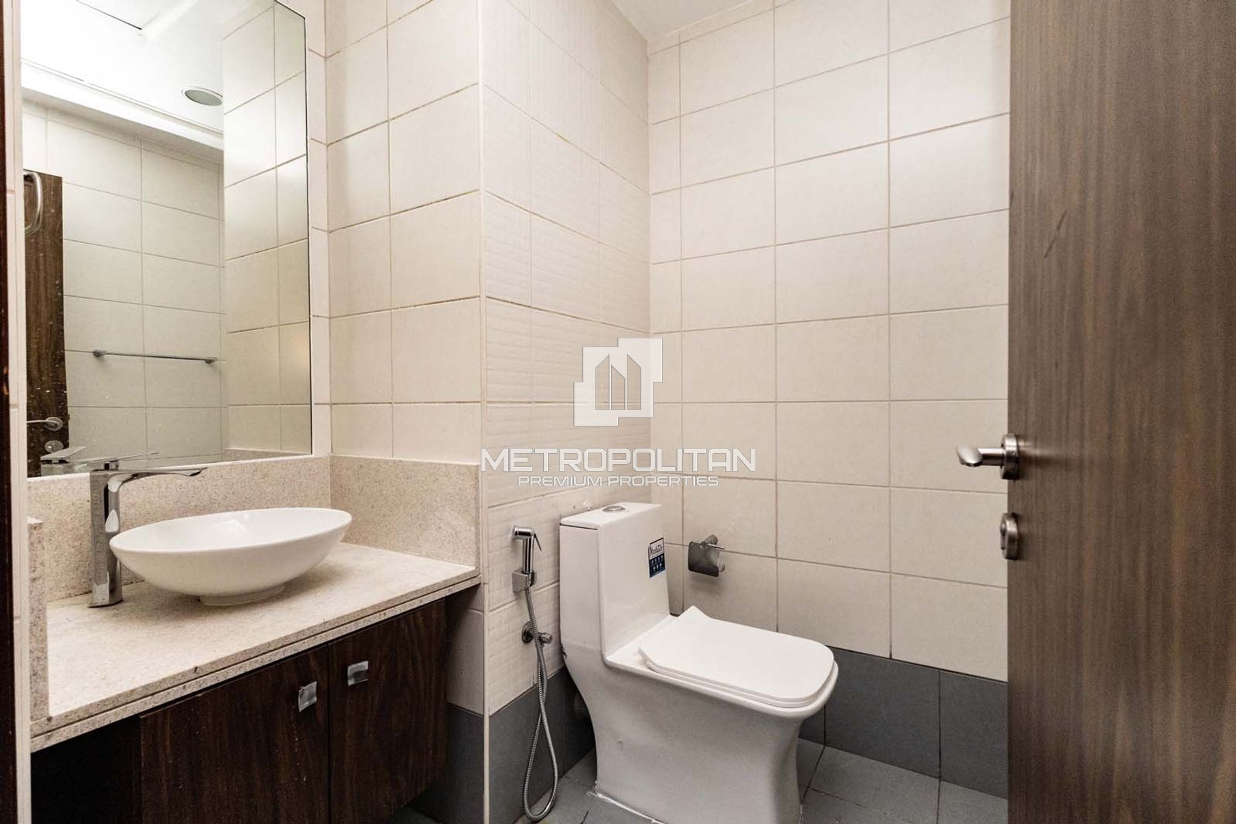 VASTU HOME | BRIGHT & AIRY | POOL VIEW | VACANT