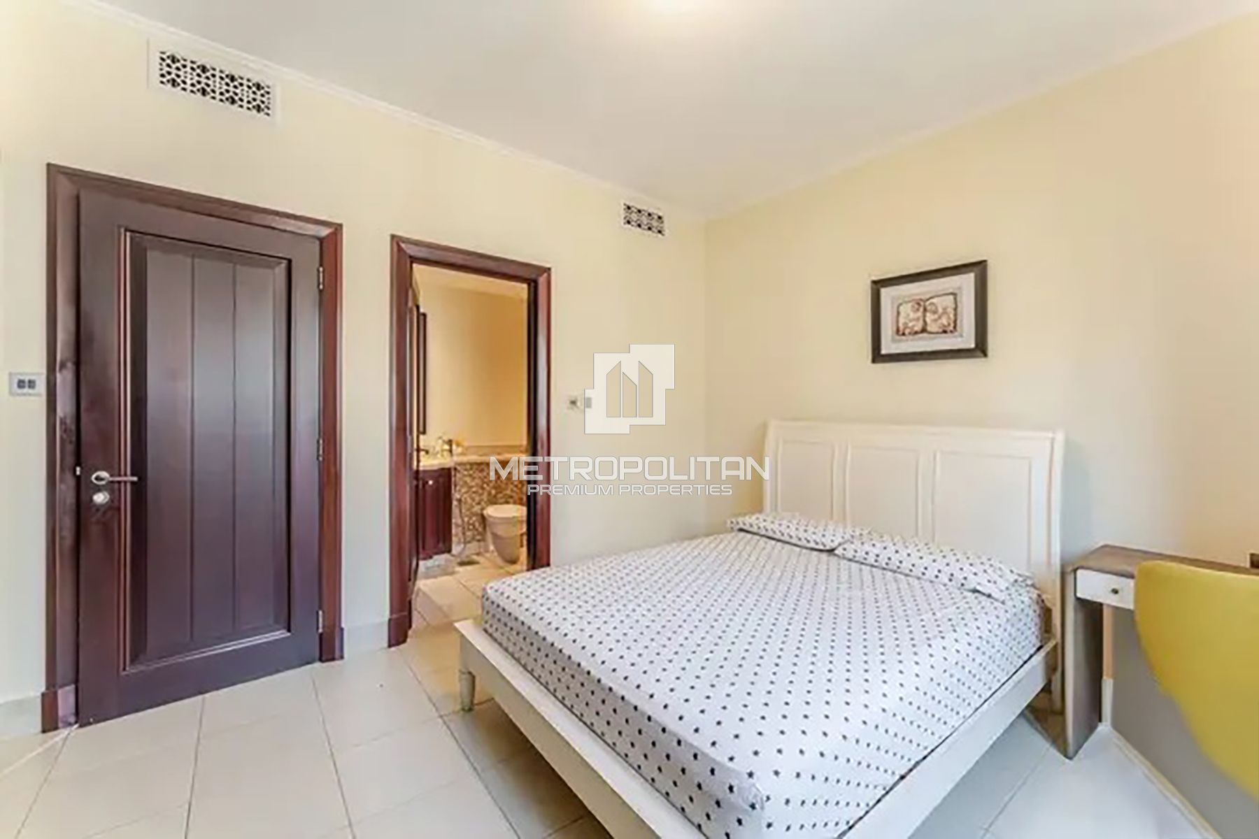Study Room | Spacious Living | Greenery Views