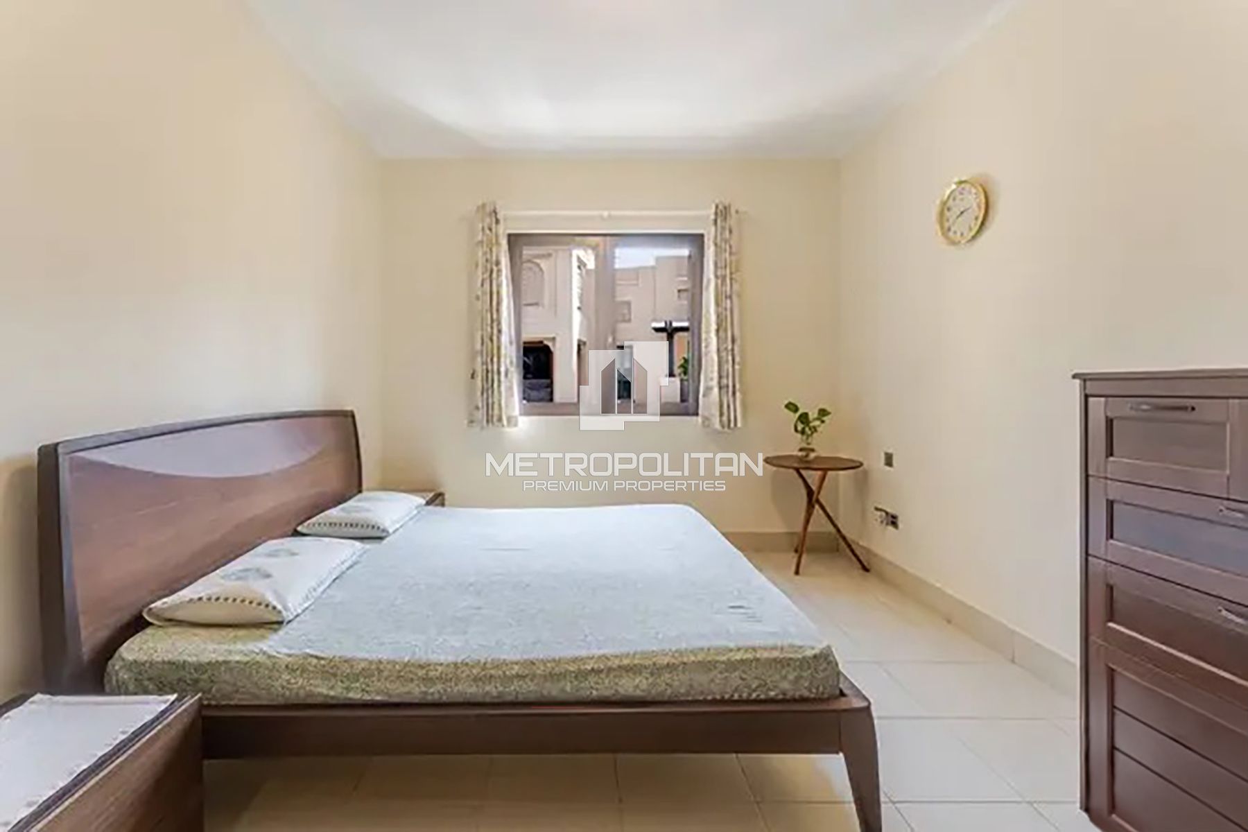 Study Room | Spacious Living | Greenery Views