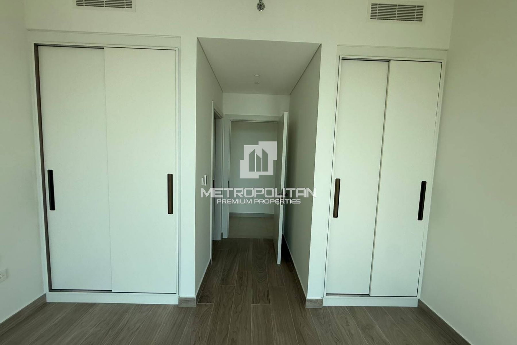 Stunning 1BR | Beachfront | Vacant | Ready to Move