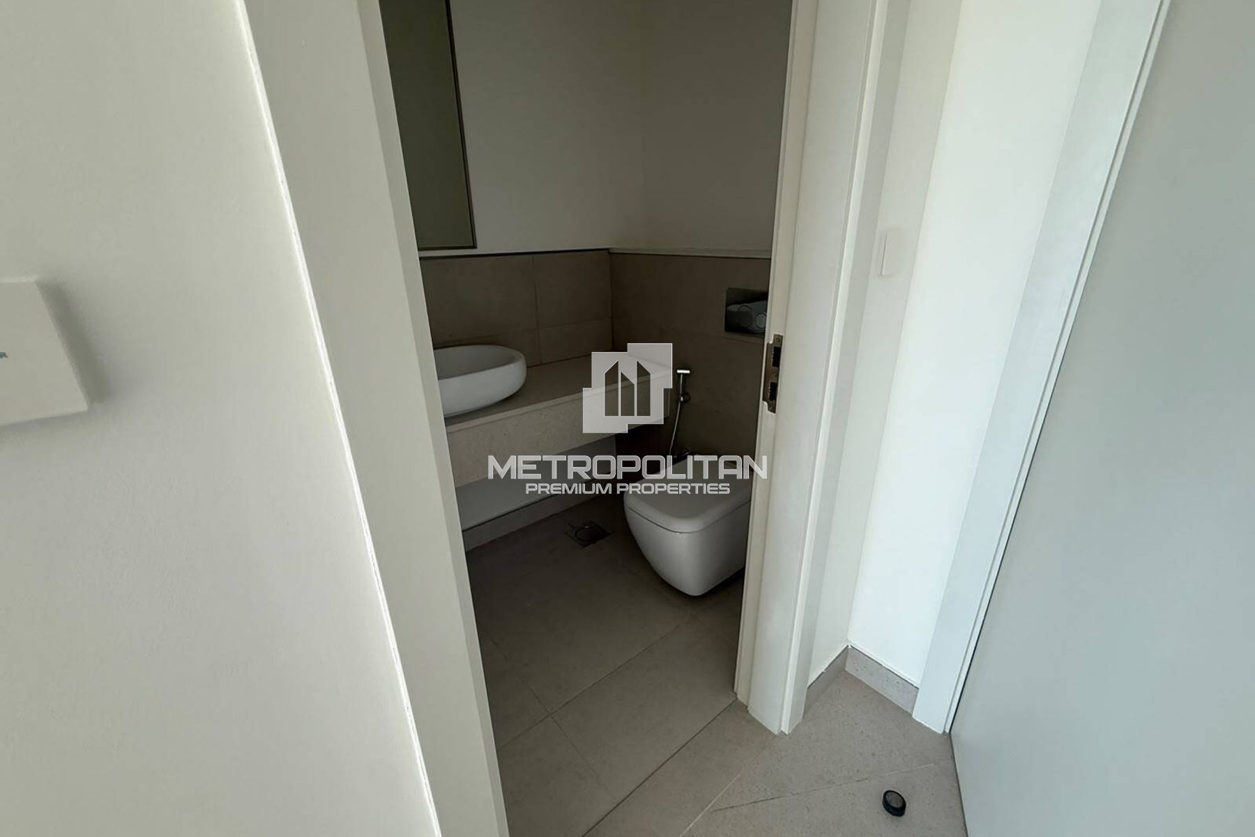 Stunning 1BR | Beachfront | Vacant | Ready to Move
