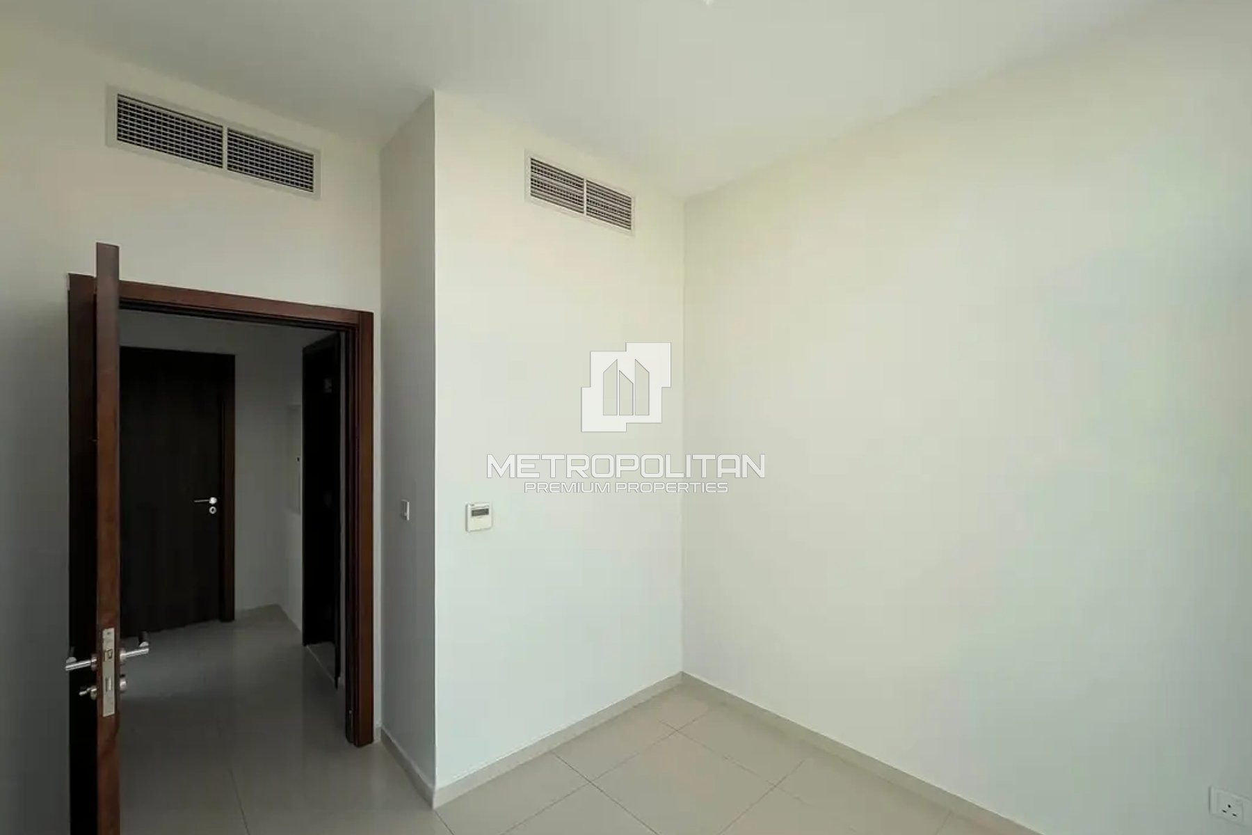 Vacant On Transfer | Single Row | Corner Unit
