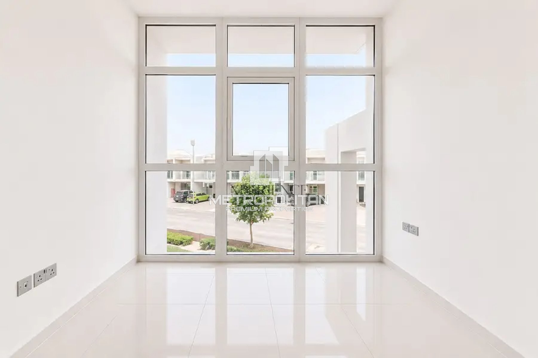 Vacant On Transfer | Single Row | Corner Unit