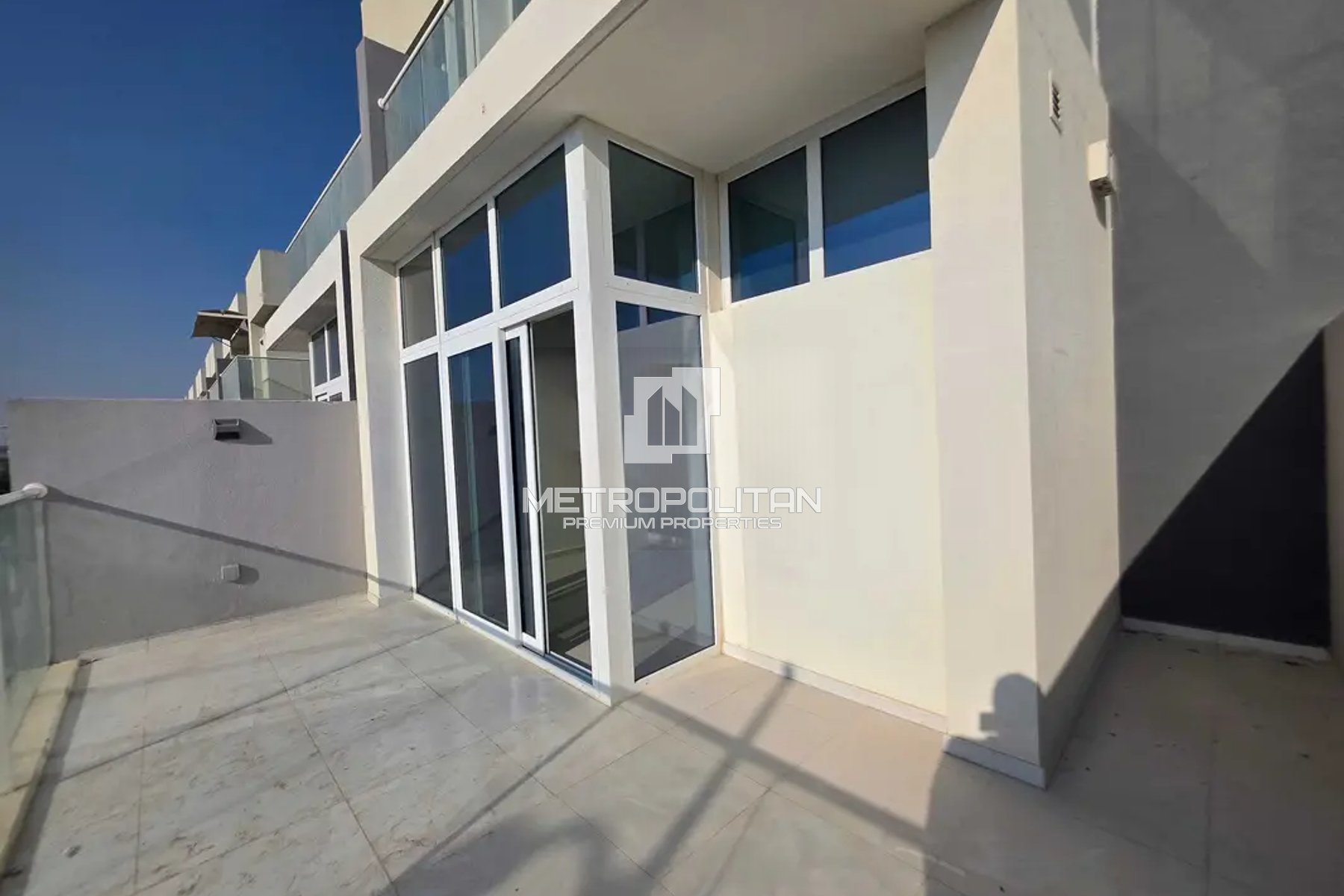 Vacant On Transfer | Single Row | Corner Unit