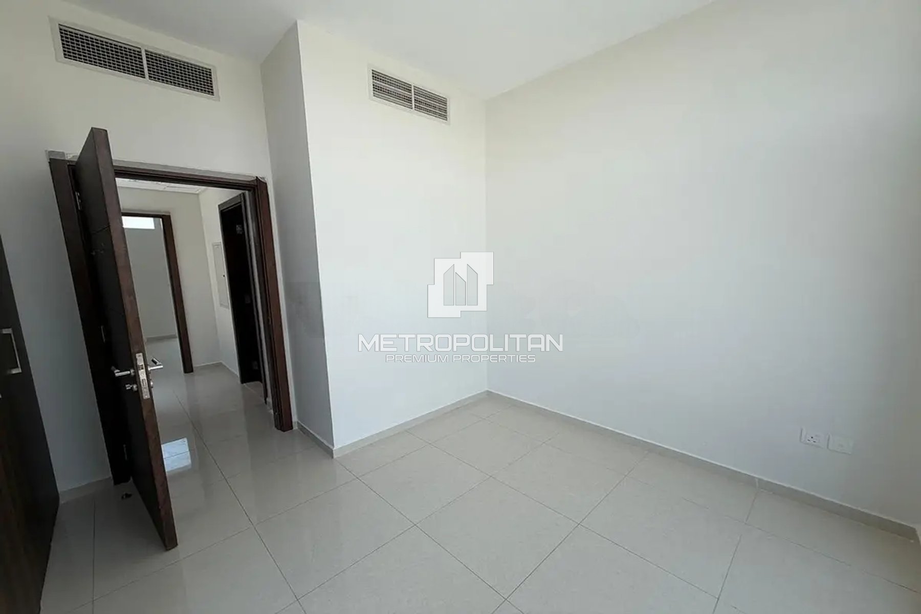 Vacant On Transfer | Single Row | Corner Unit