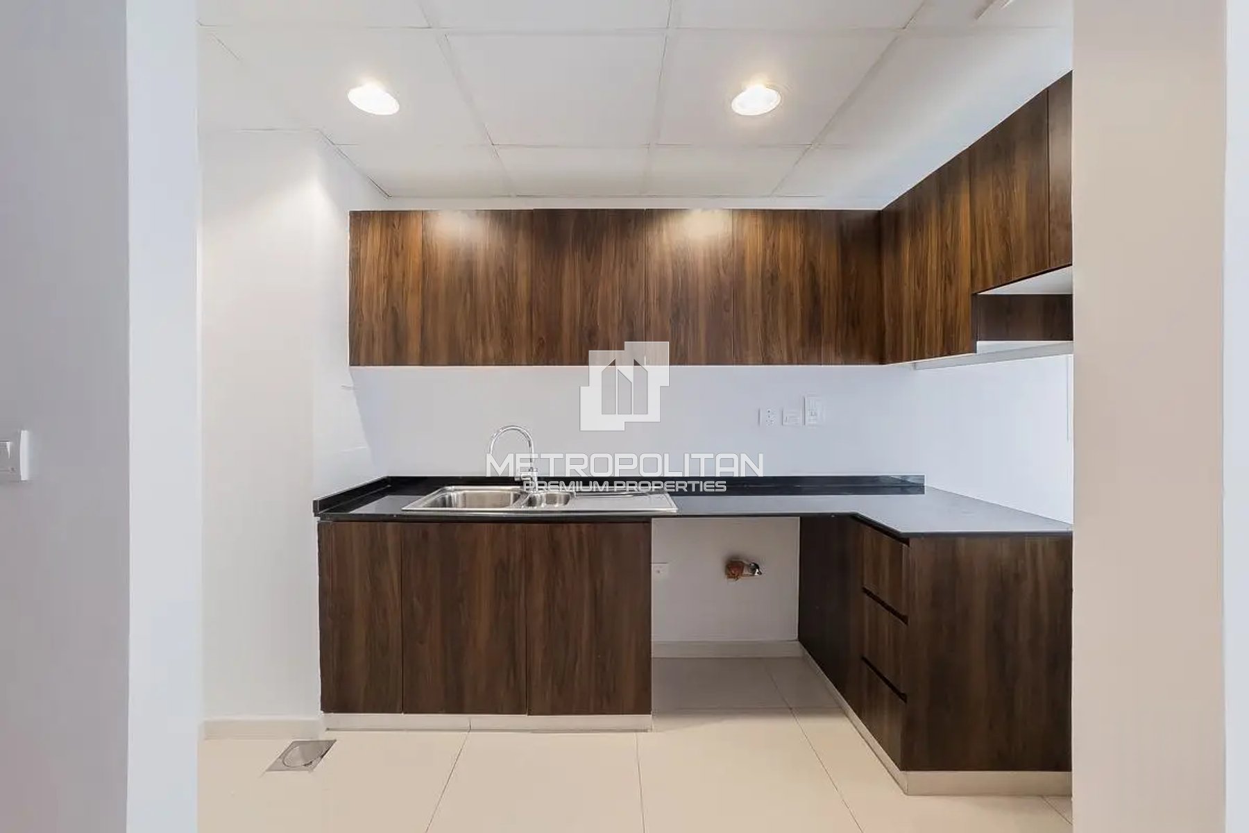Vacant On Transfer | Single Row | Corner Unit