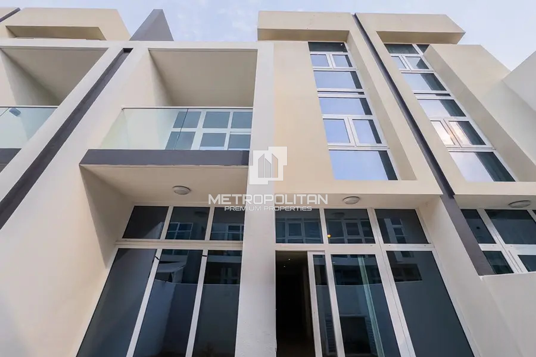 Vacant On Transfer | Single Row | Corner Unit