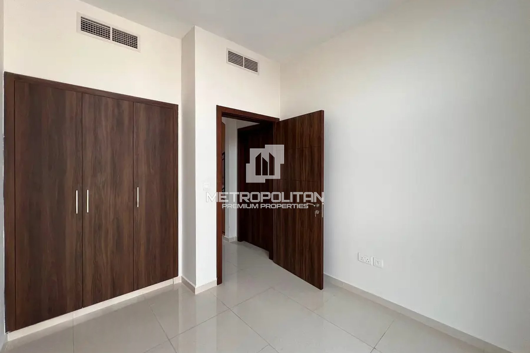 Vacant On Transfer | Single Row | Corner Unit