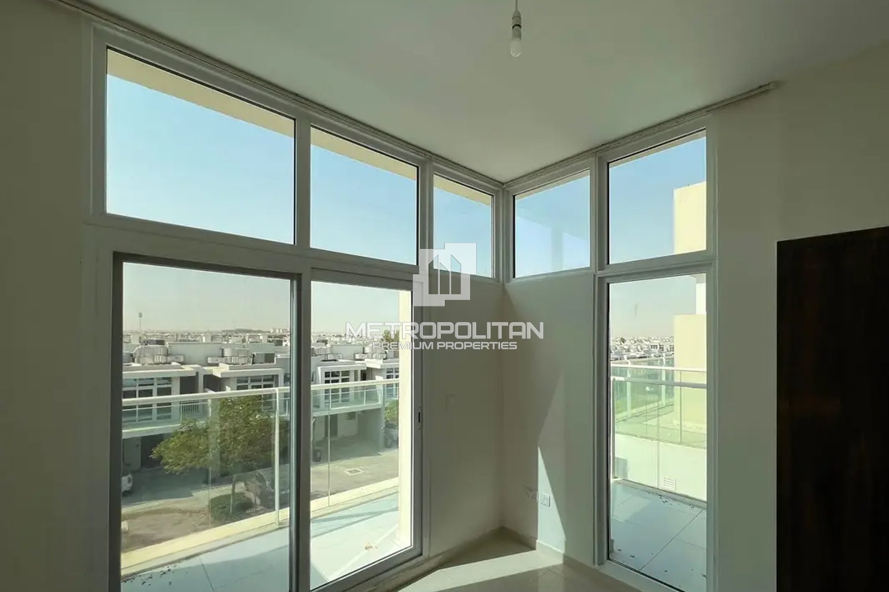 Vacant On Transfer | Single Row | Corner Unit