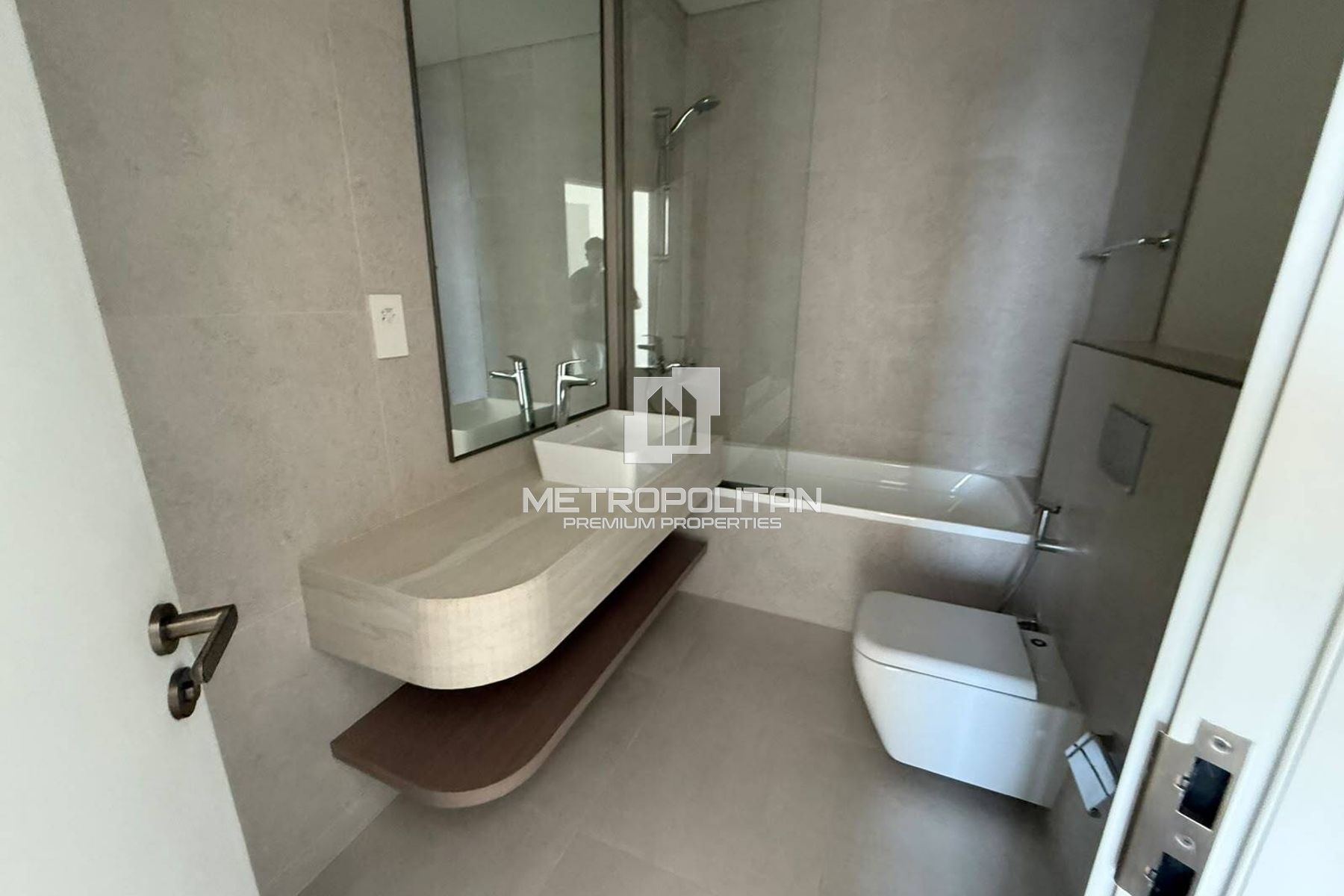Bayview North | Top-Floor 1BR | Beach View
