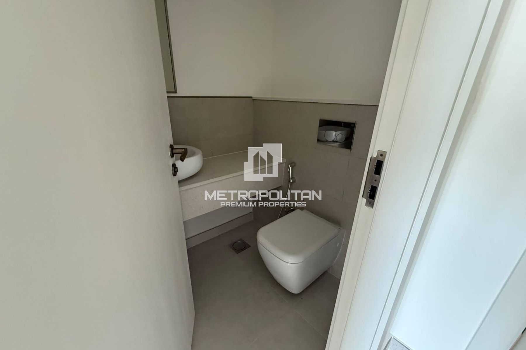 Bayview North | Top-Floor 1BR | Beach View