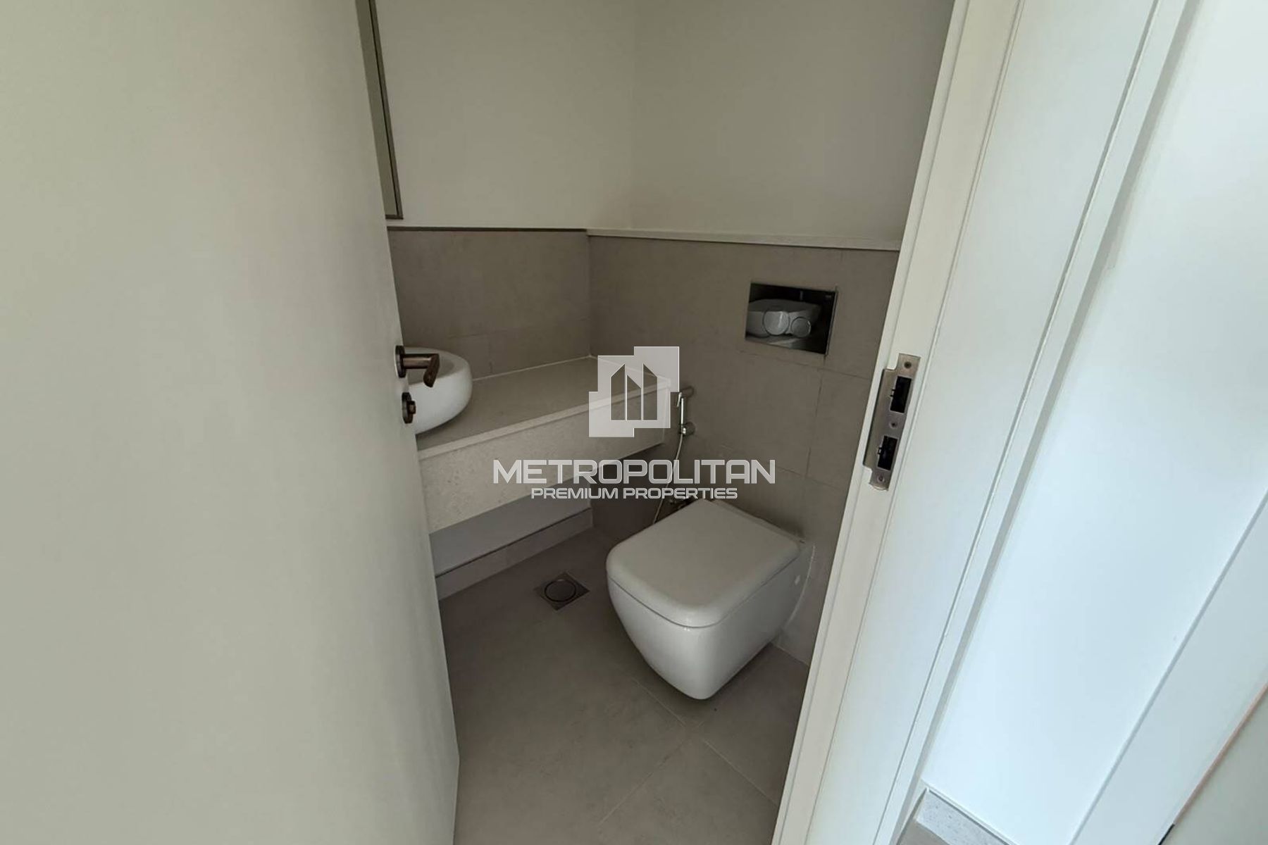 Bayview North | Top-Floor 1BR | Beach View