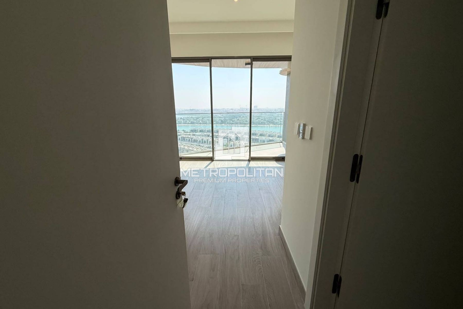 Bayview North | Top-Floor 1BR | Beach View