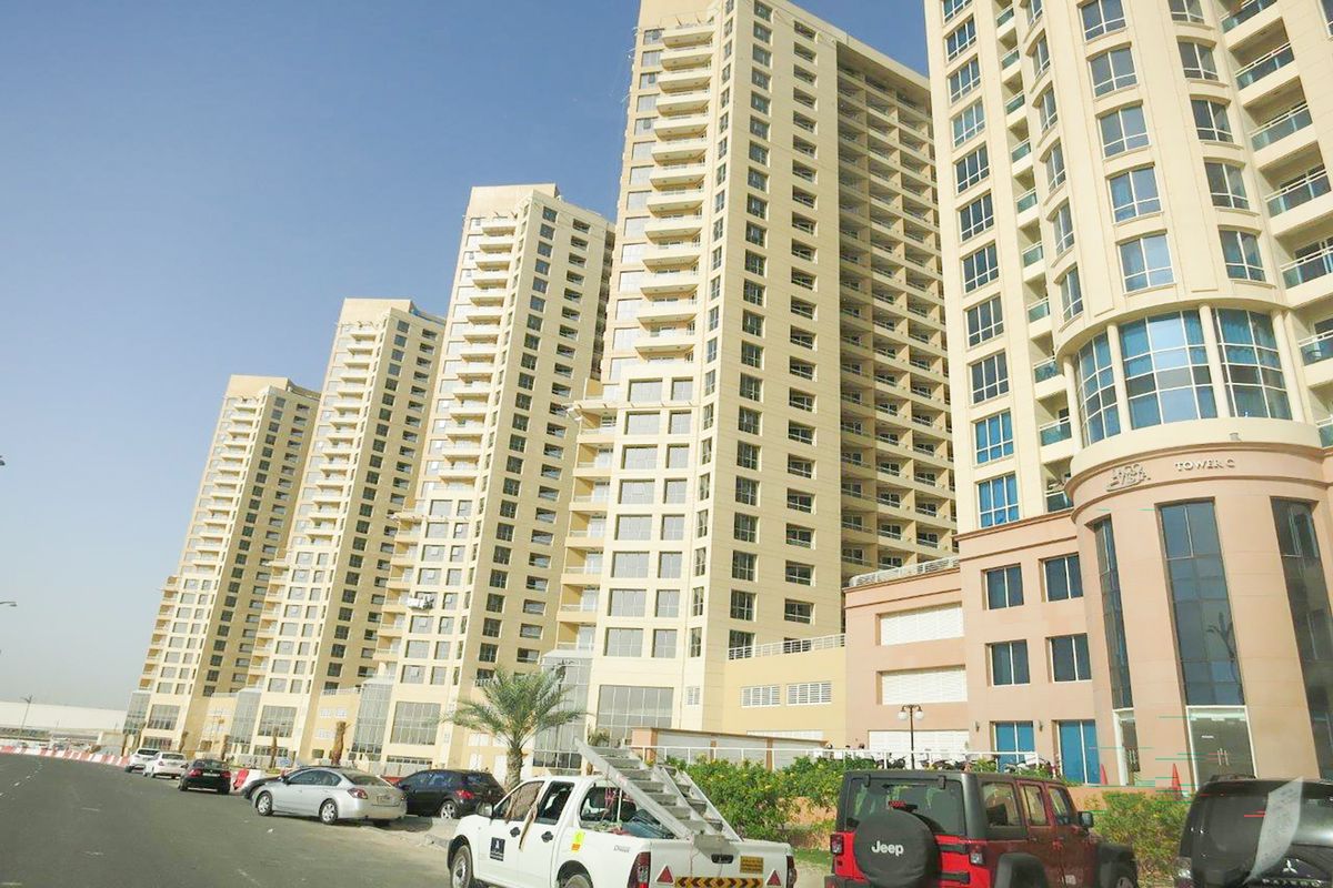 Ready to Move | Larger Layout | Walk to Mall