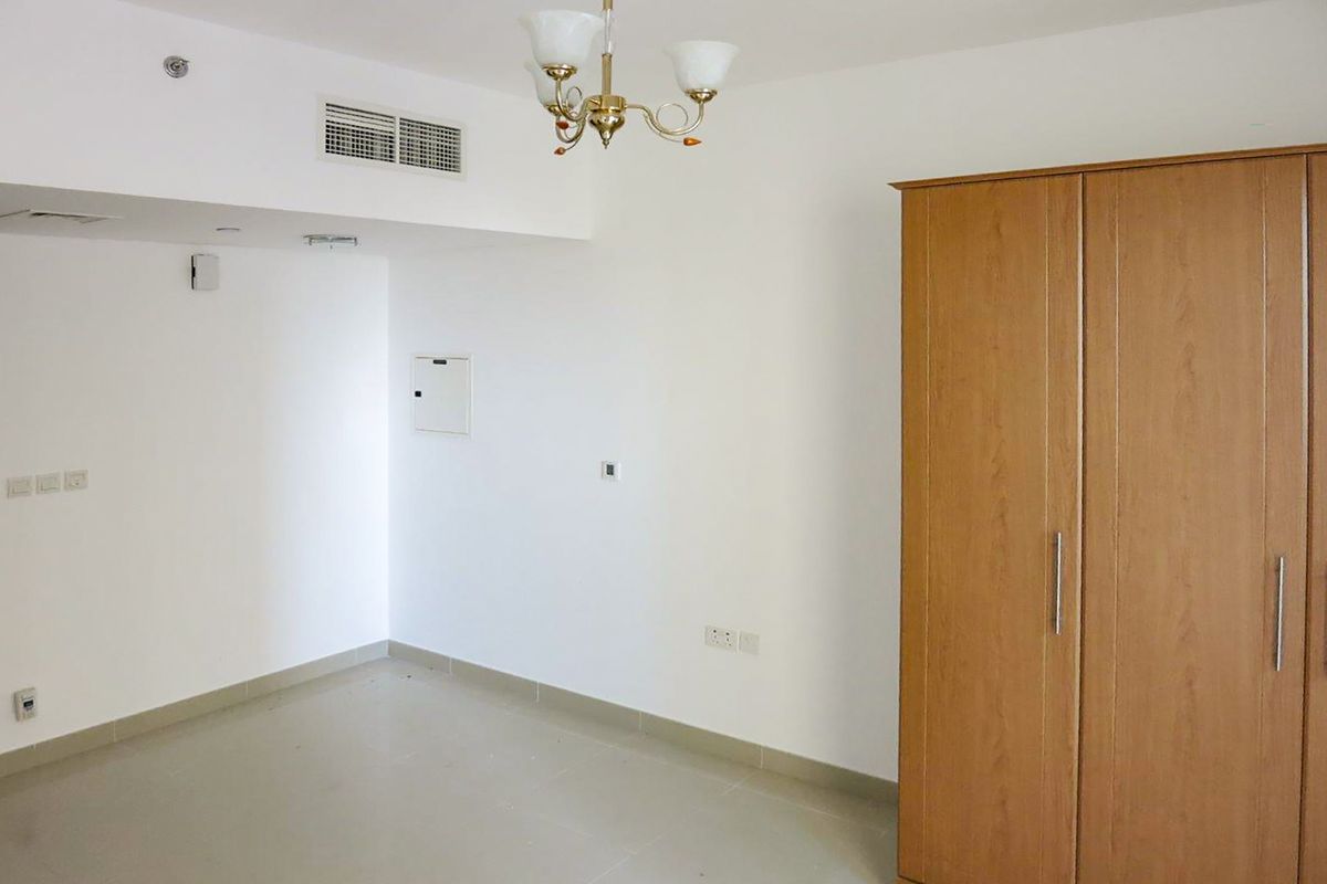 Ready to Move | Larger Layout | Walk to Mall