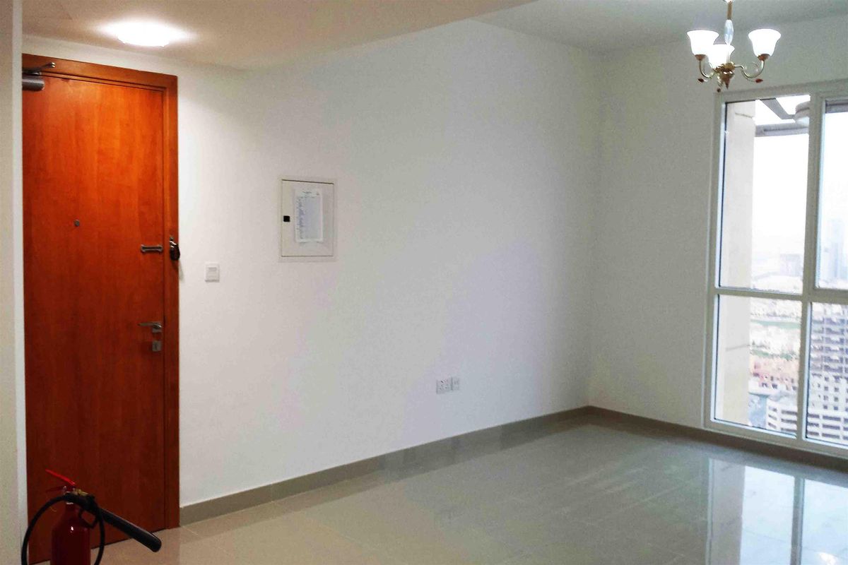 Ready to Move | Larger Layout | Walk to Mall