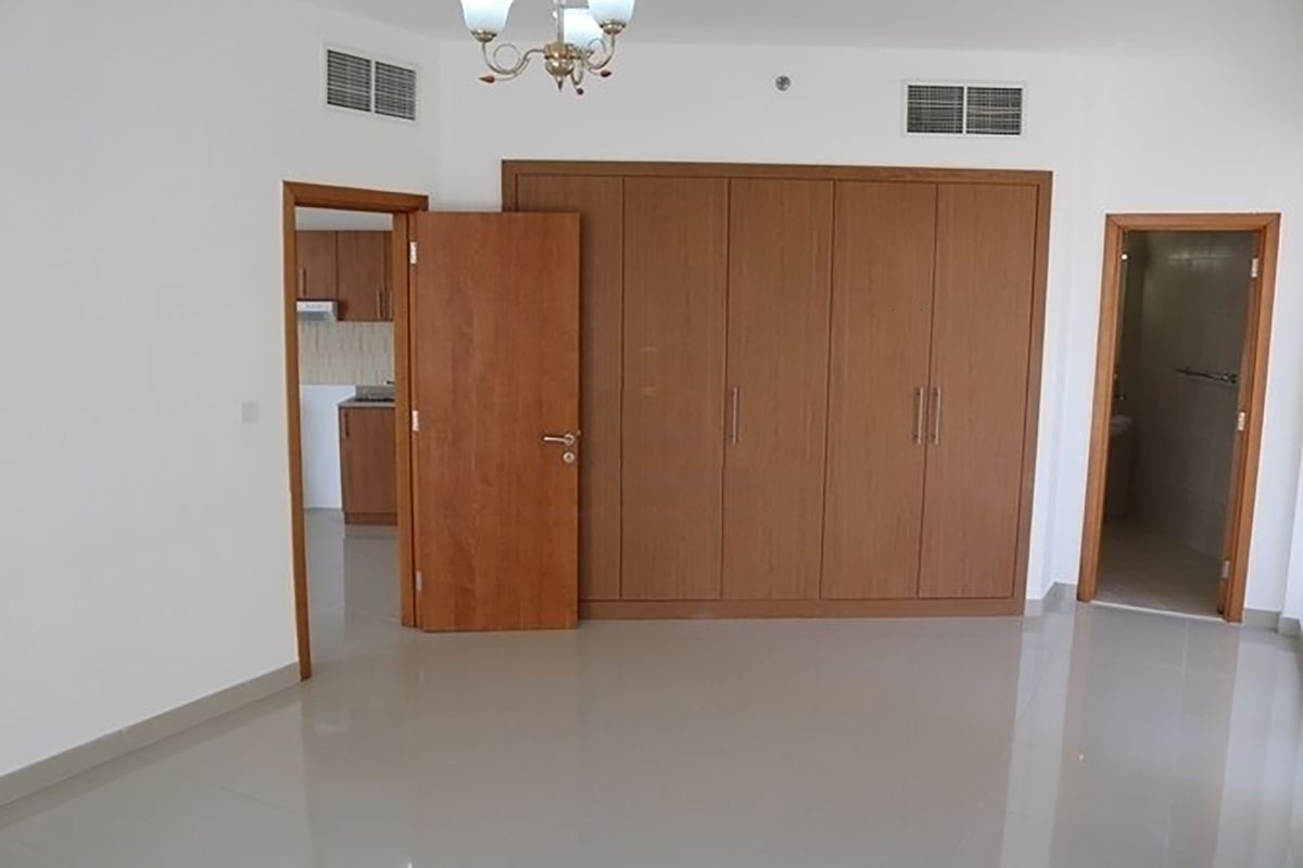 Ready to Move | Larger Layout | Walk to Mall