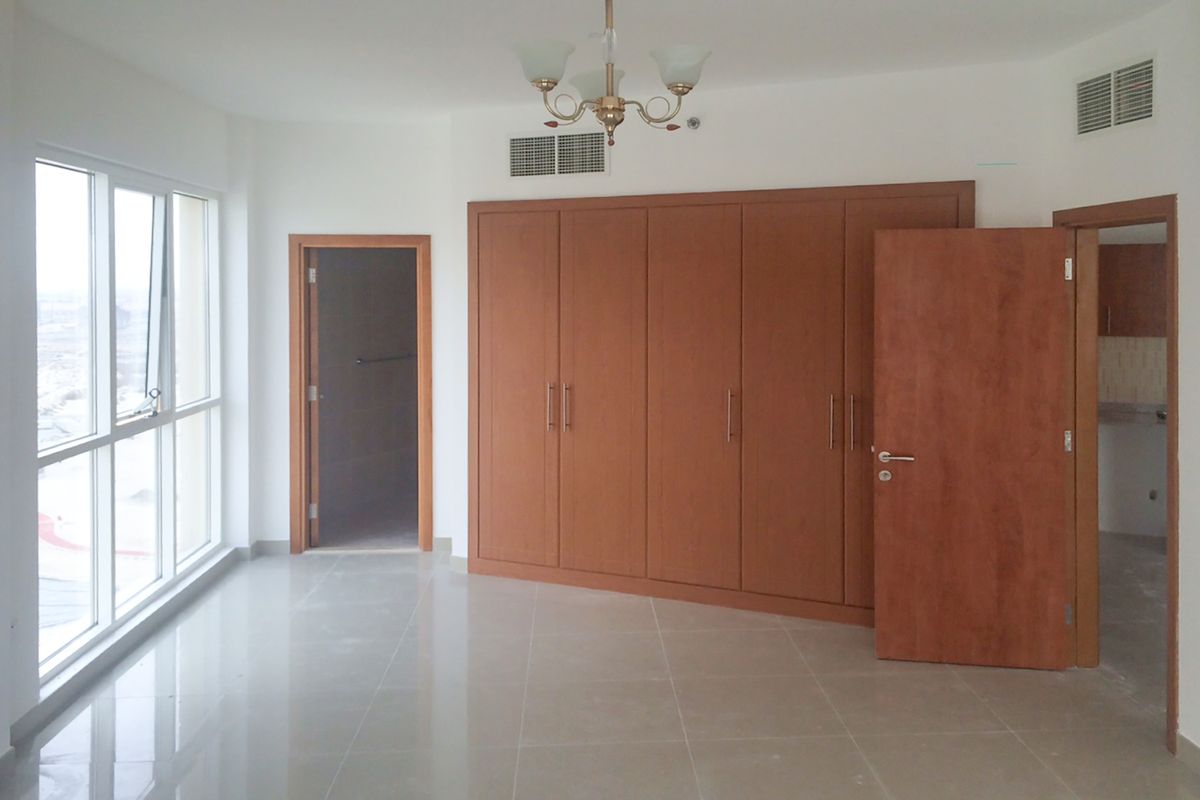 Ready to Move | Larger Layout | Walk to Mall