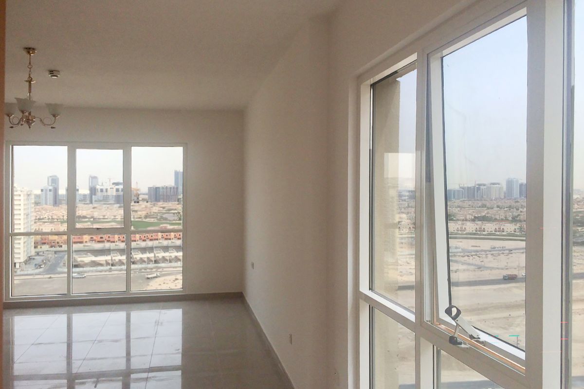 Ready to Move | Larger Layout | Walk to Mall