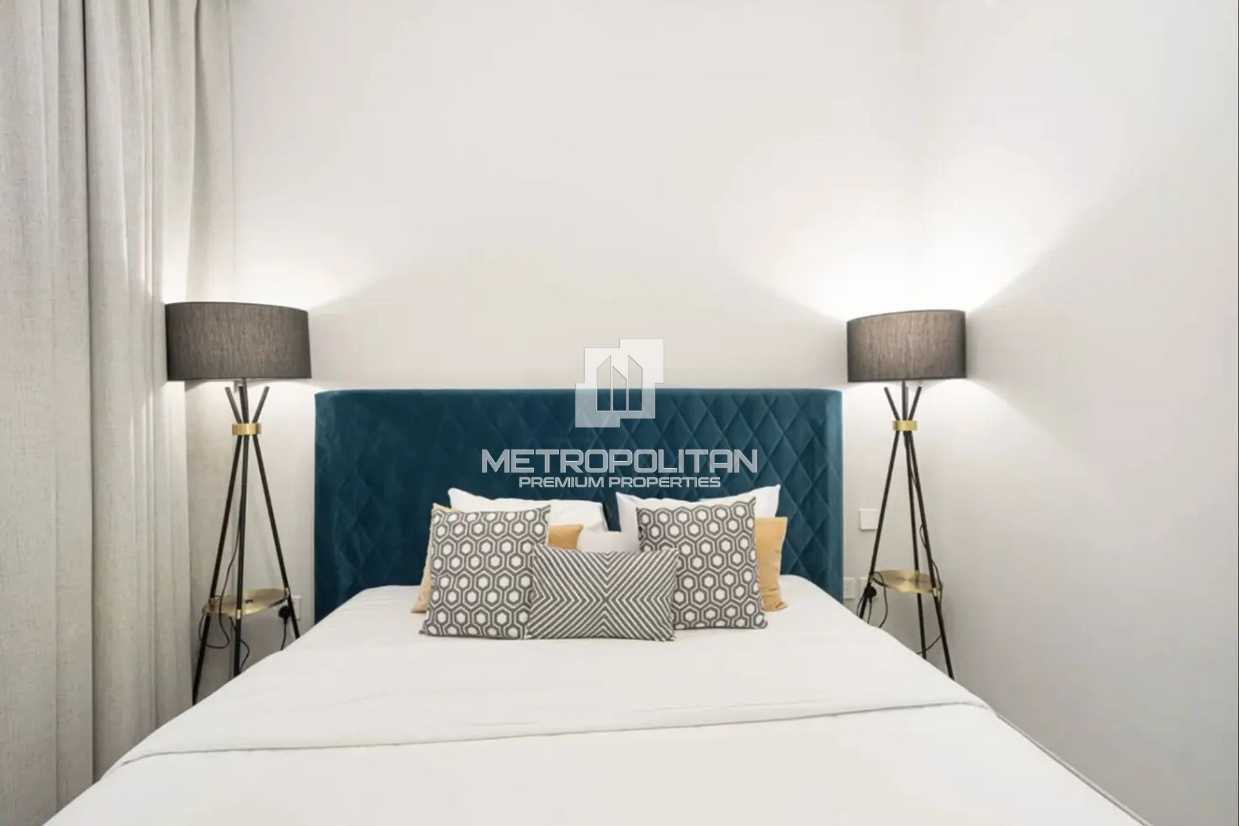 Motivated Seller | Vacant | Boulevard |Corner Unit