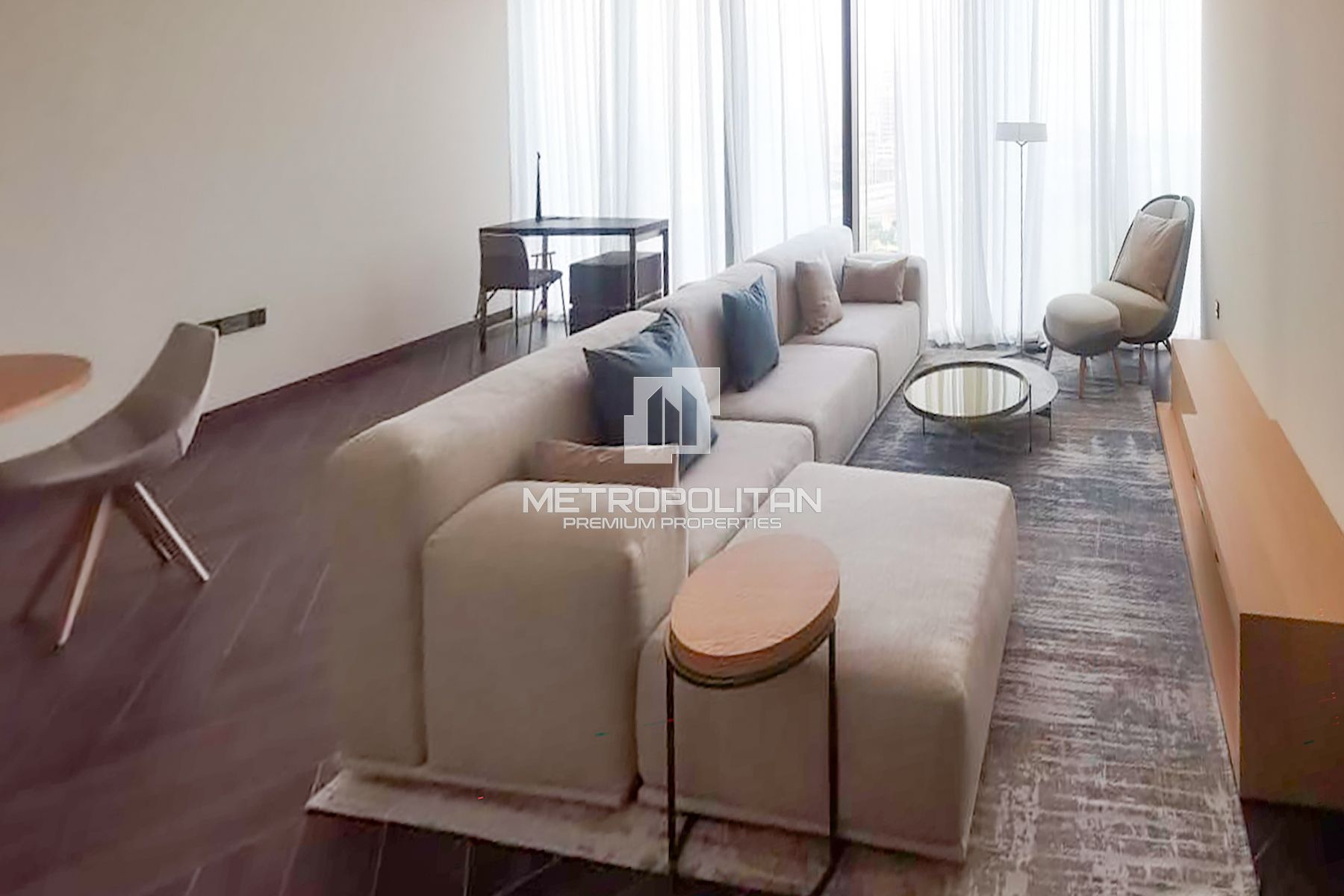 Luxury & Italian Furnishing |Stunning Skyline View