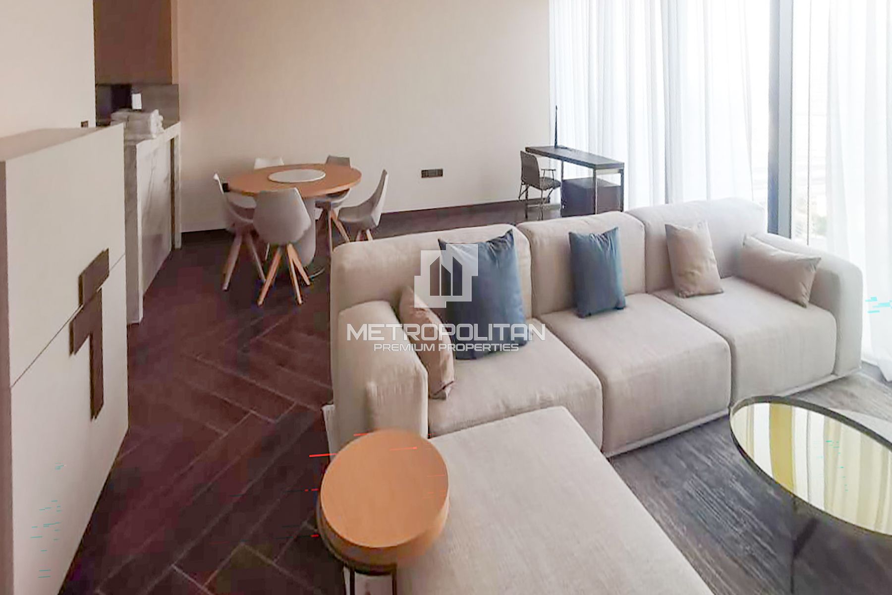 Luxury & Italian Furnishing |Stunning Skyline View