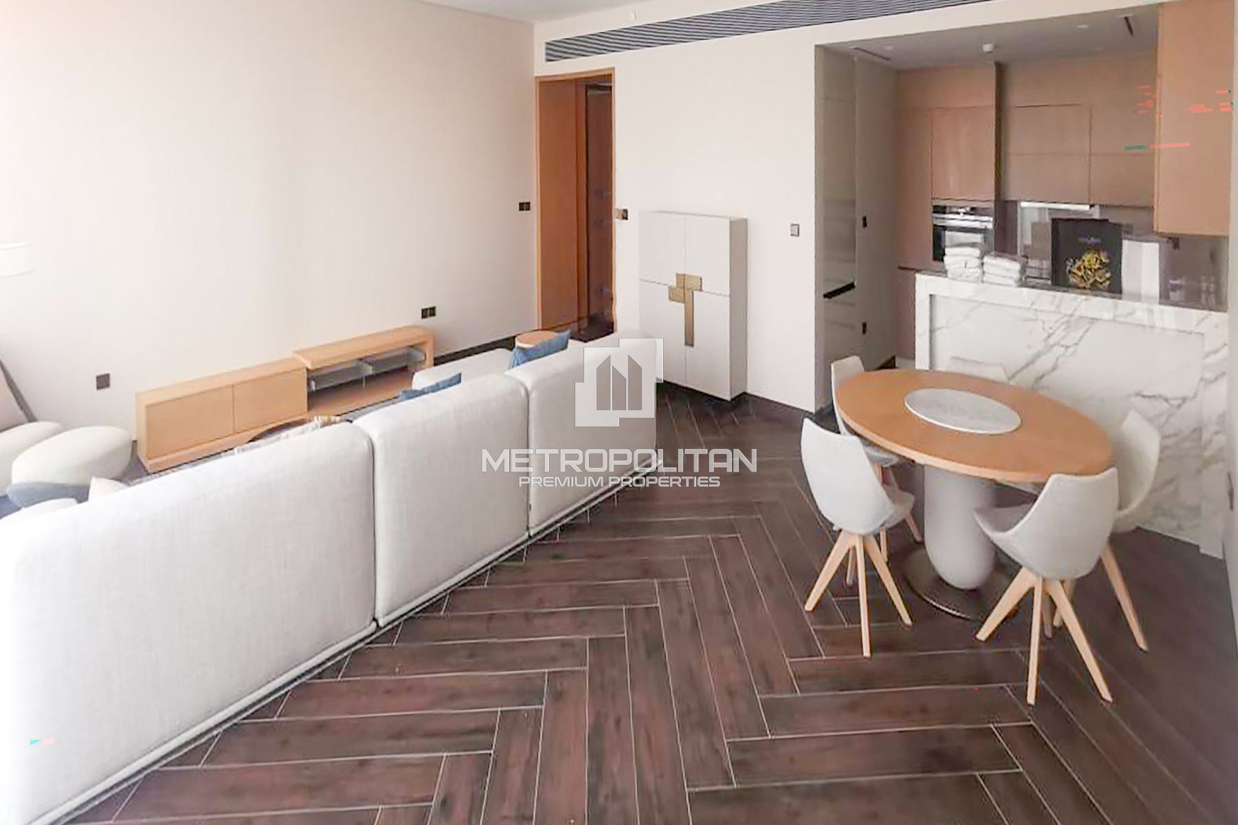 Luxury & Italian Furnishing |Stunning Skyline View