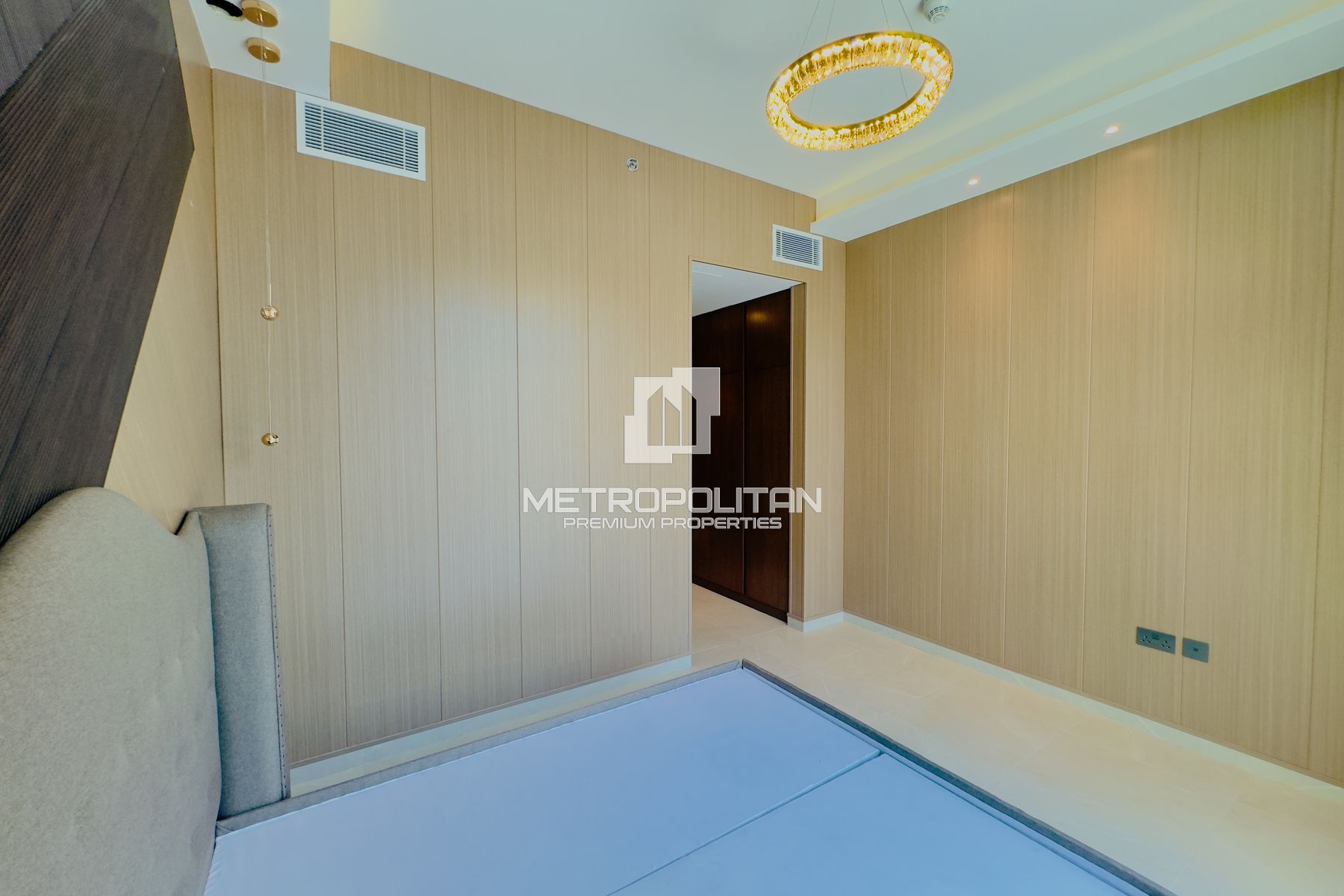 Fully Upgraded & Furnished | Vacant | Low Floor