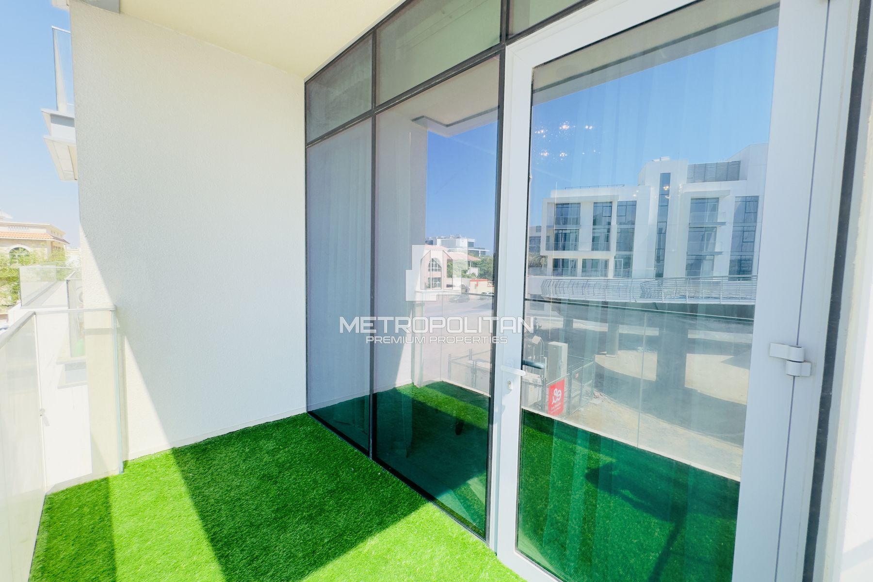 Fully Upgraded & Furnished | Vacant | Low Floor
