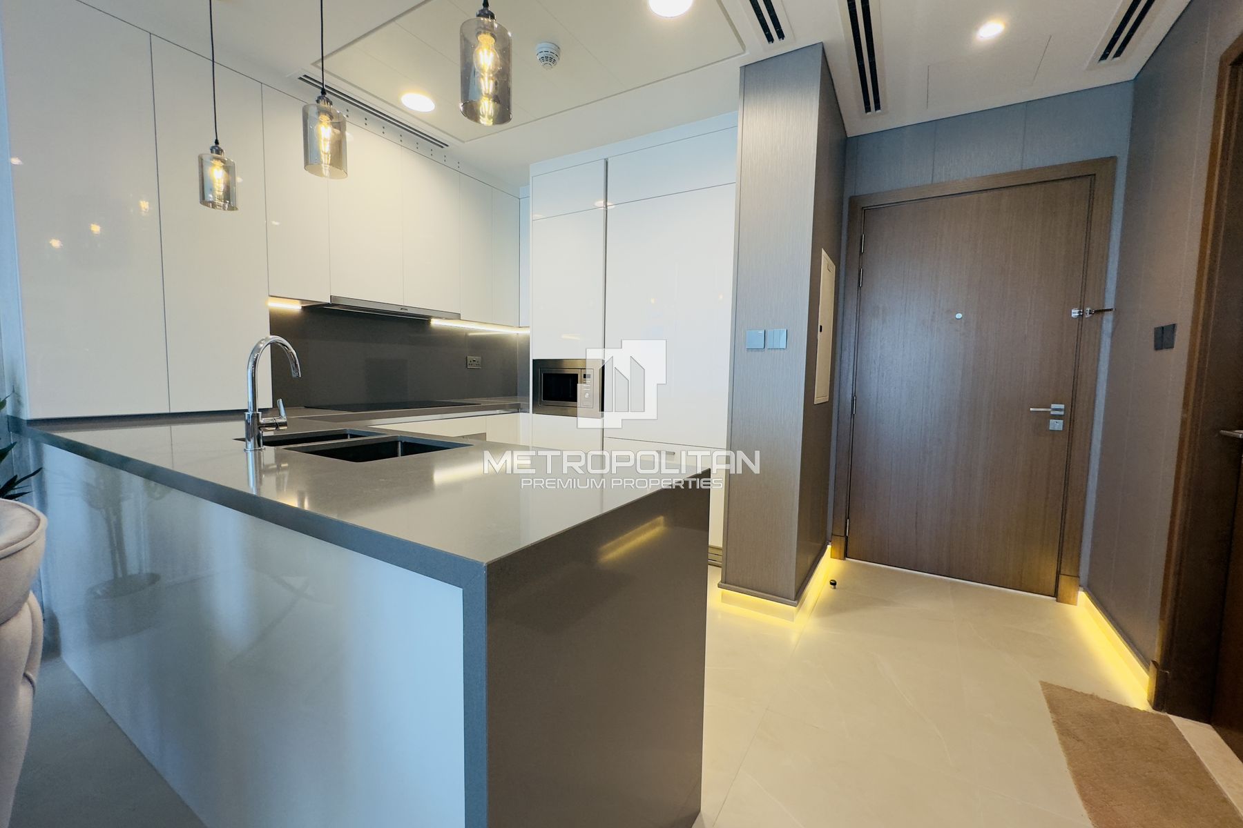 Fully Upgraded & Furnished | Vacant | Low Floor