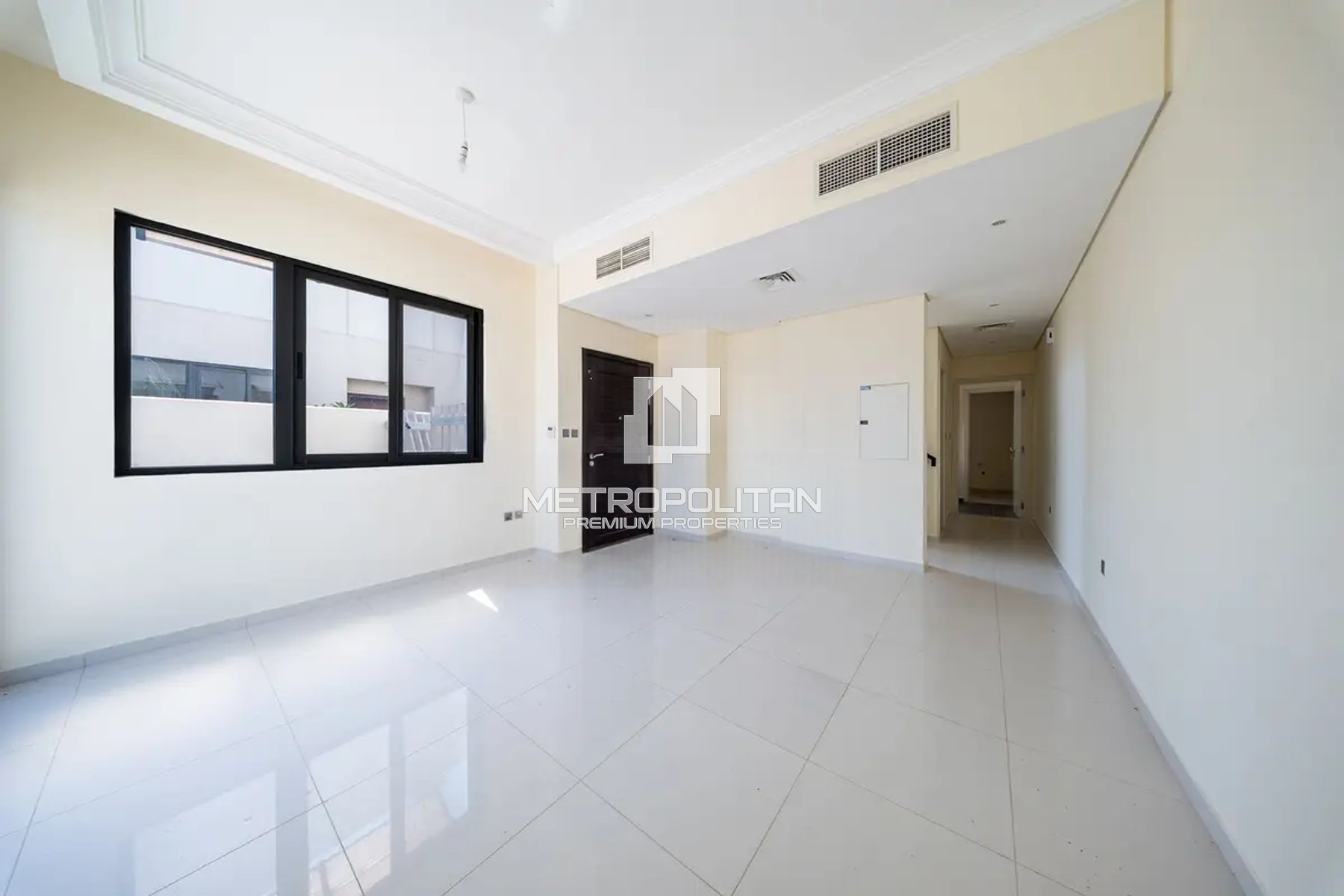 Single Row | Corner | Closed Kitchen | Vacant