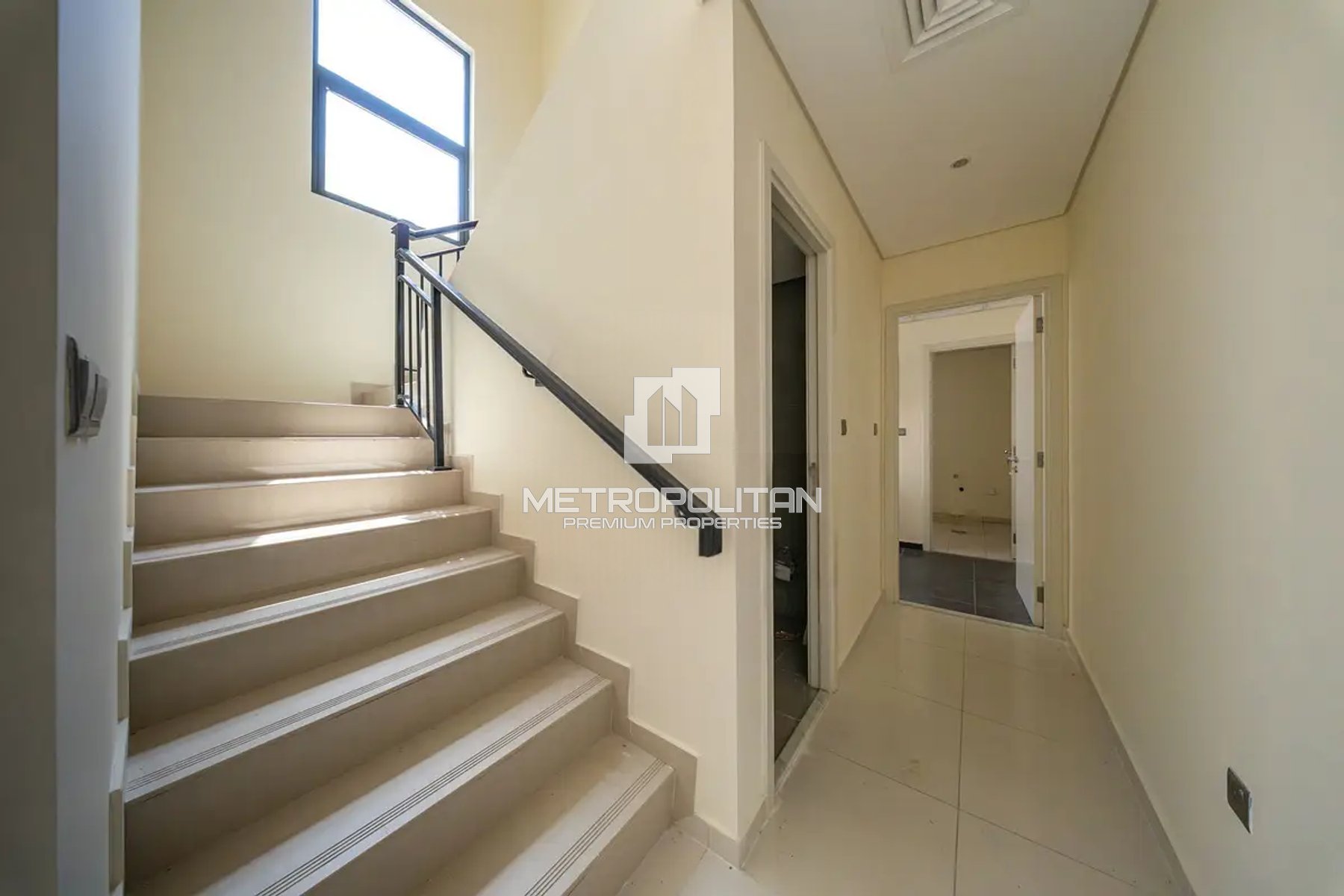 Single Row | Corner | Closed Kitchen | Vacant
