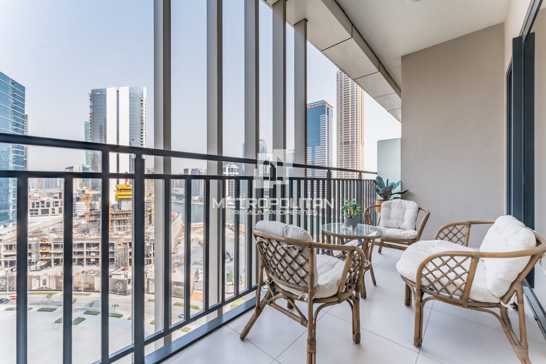 Luxury 1BR Furnished | Canal View | Business Bay