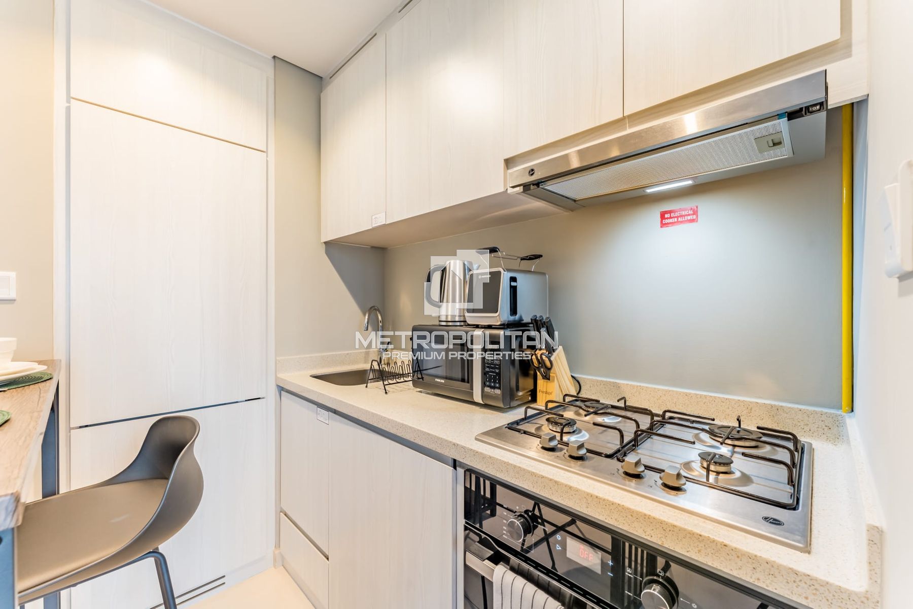 Luxury 1BR Furnished | Canal View | Business Bay