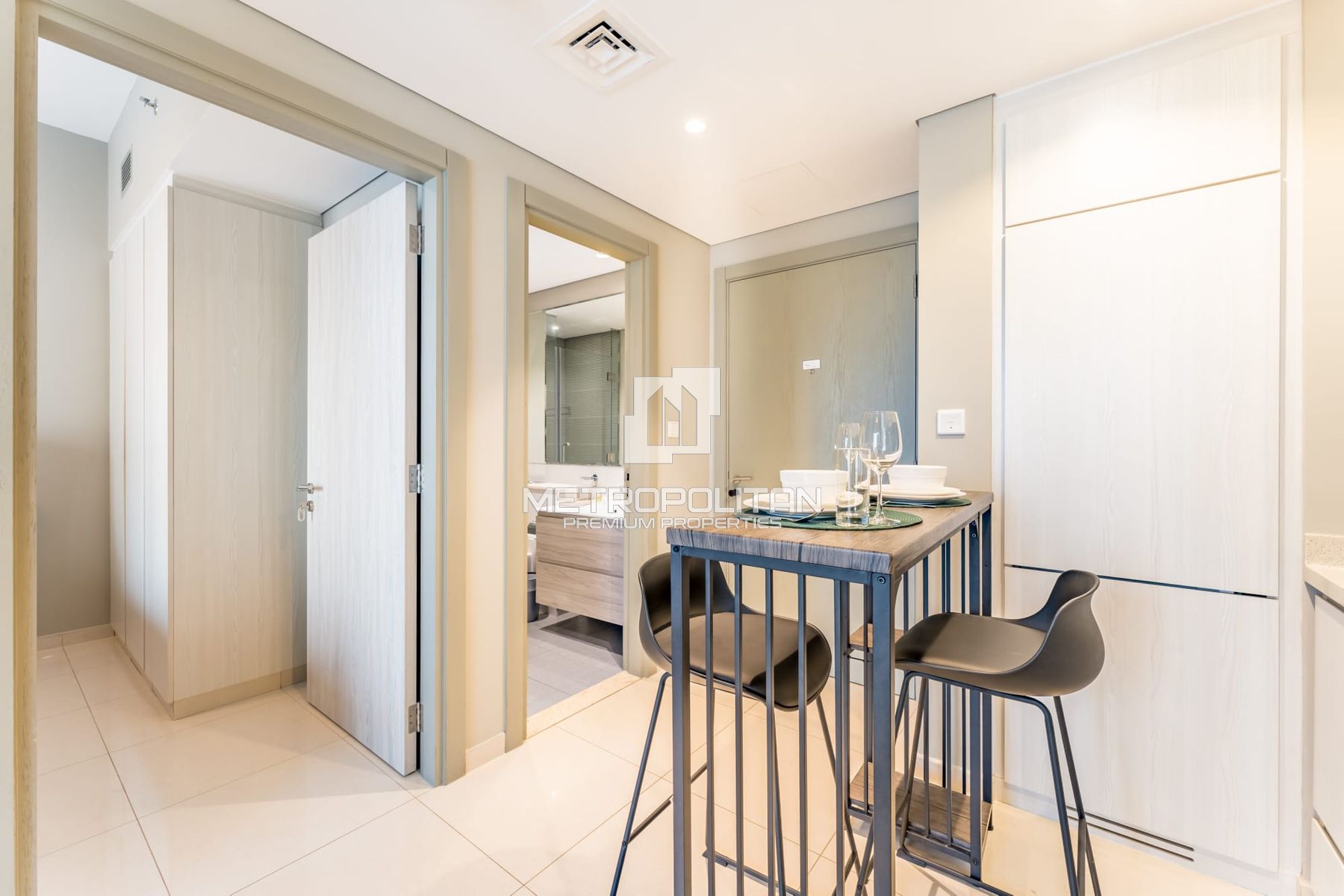 Luxury 1BR Furnished | Canal View | Business Bay
