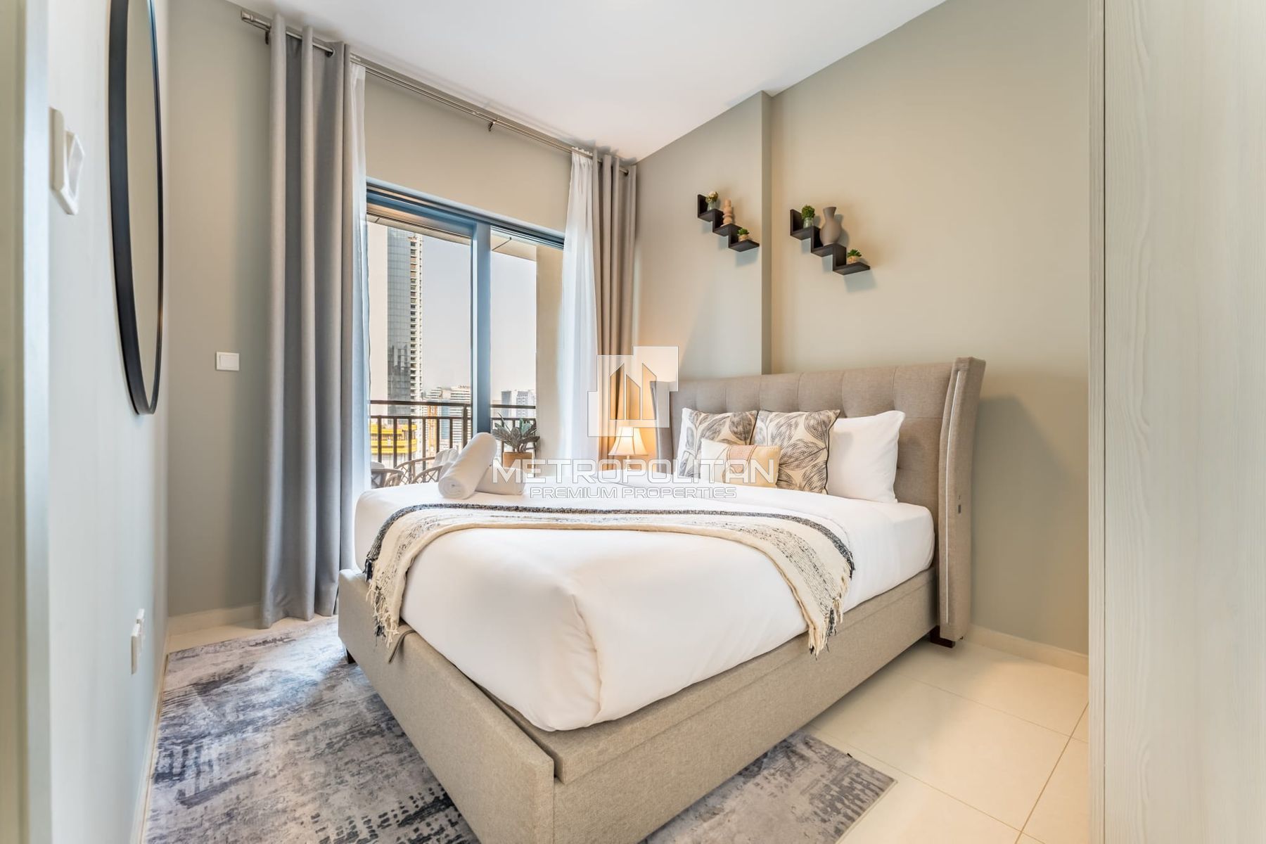 Luxury 1BR Furnished | Canal View | Business Bay