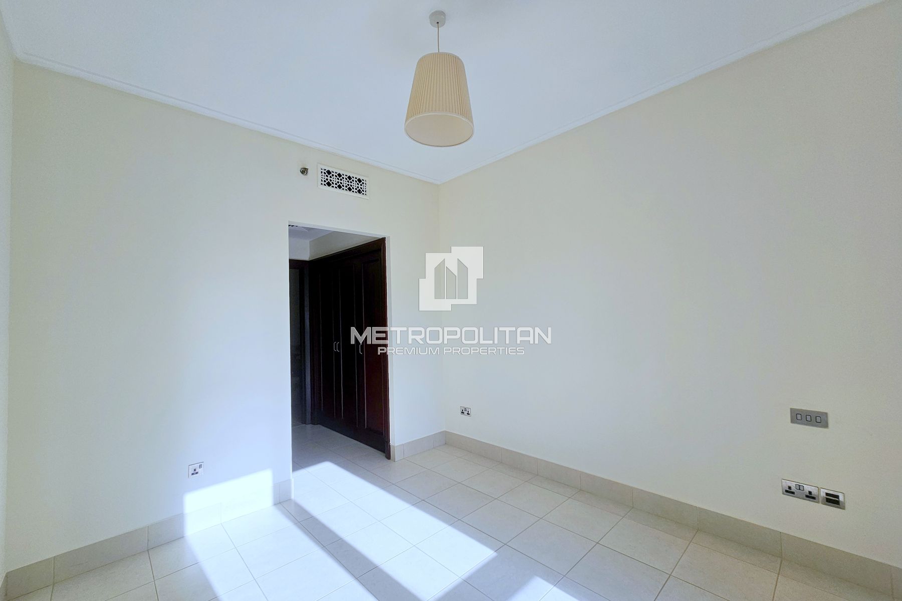 Bright Apartment | Well Maintained |Greenery Views